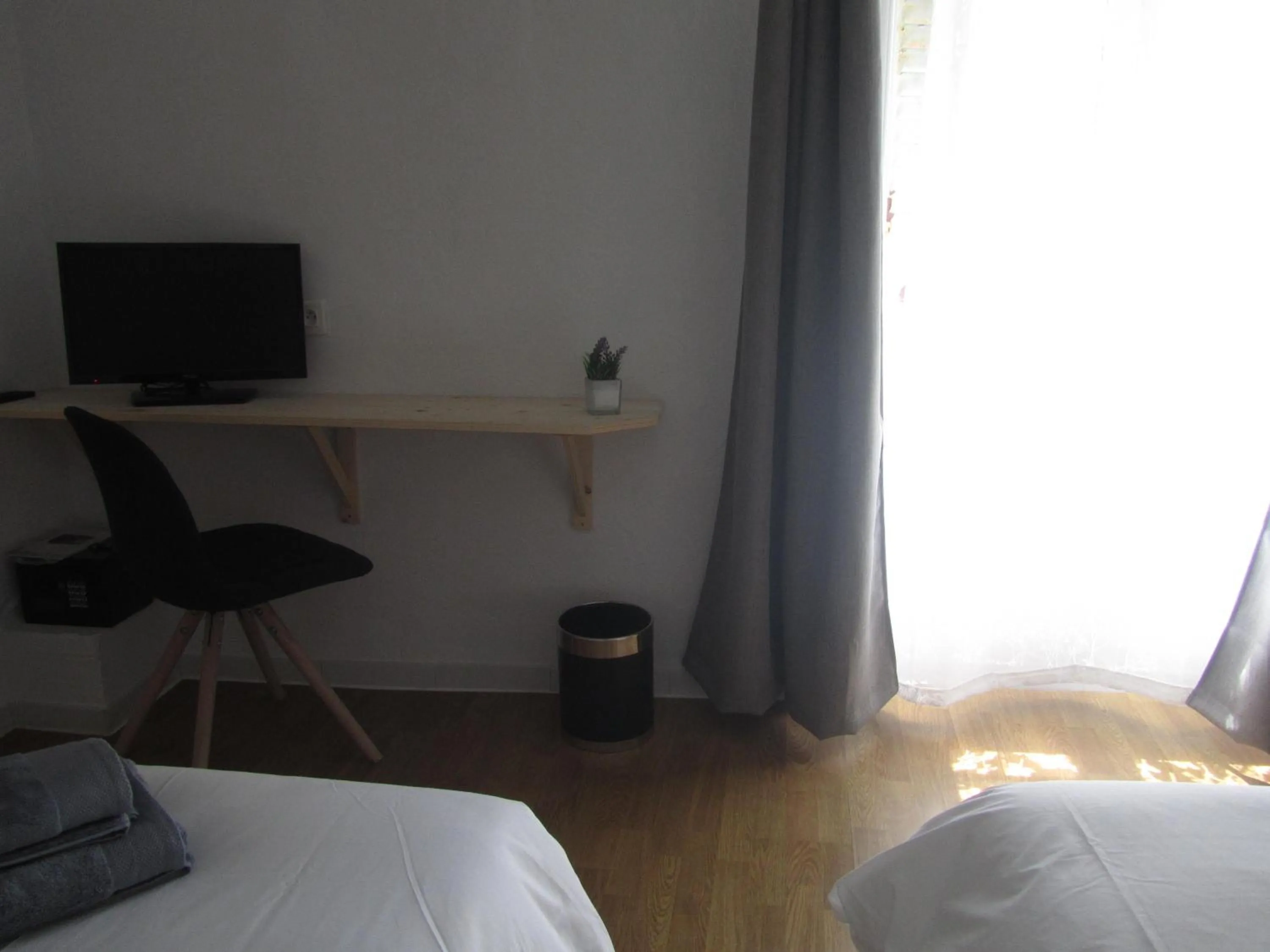Twin Room in Hôtel Restaurant le Saint Marc