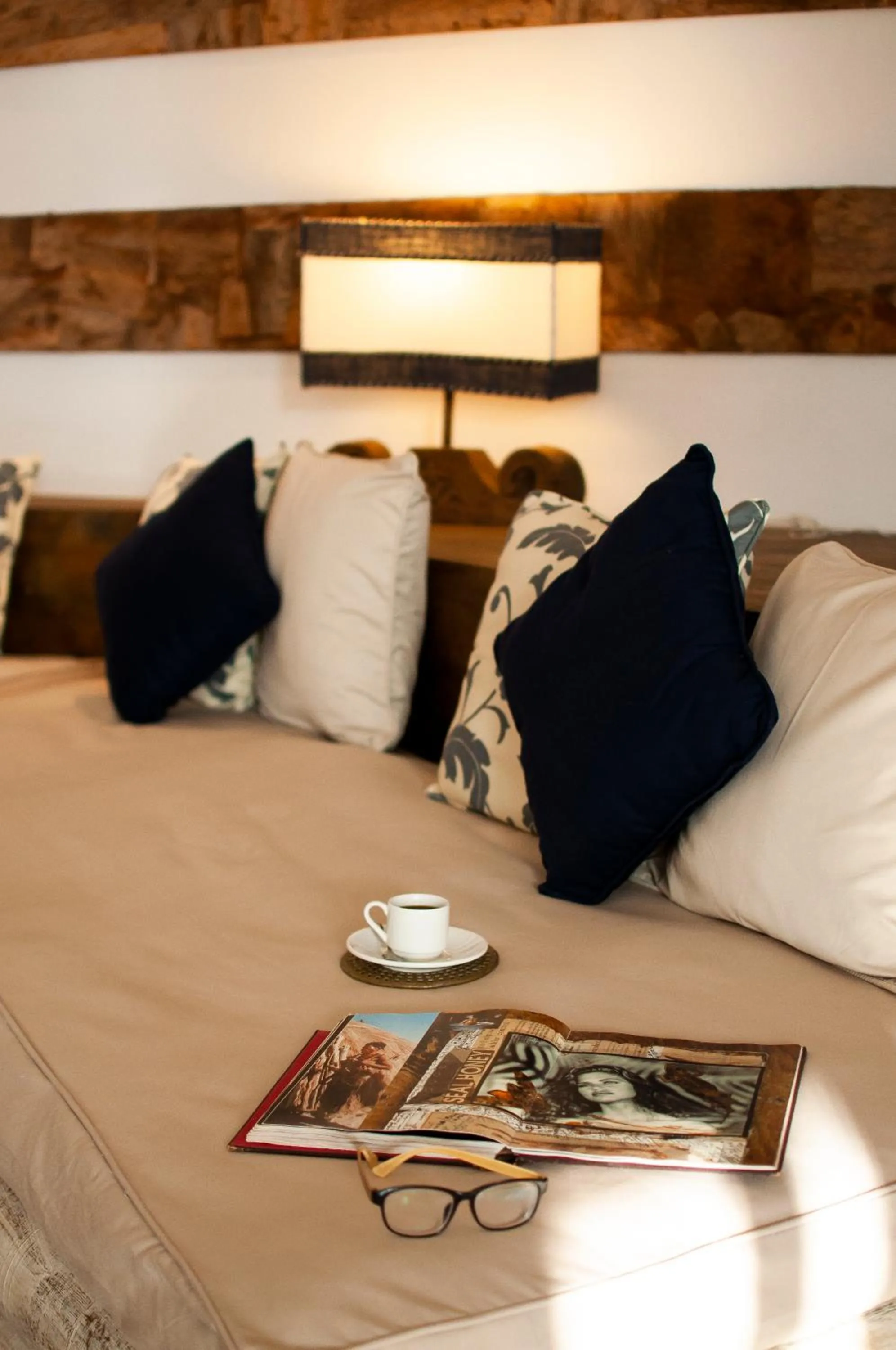 Living room, Bed in Billionaire Resort & Retreat Malindi