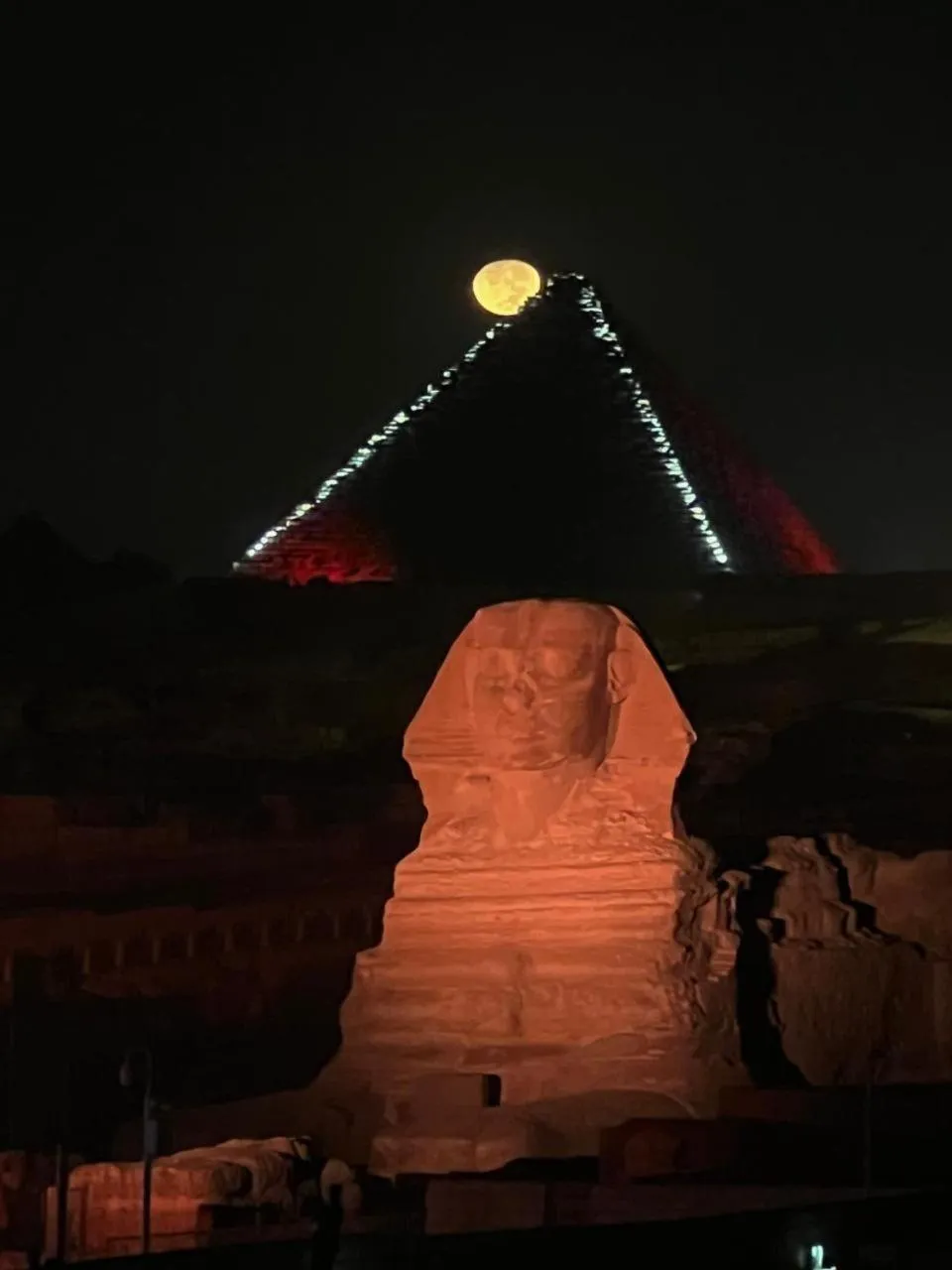 Night in Seven Pyramids View Inn