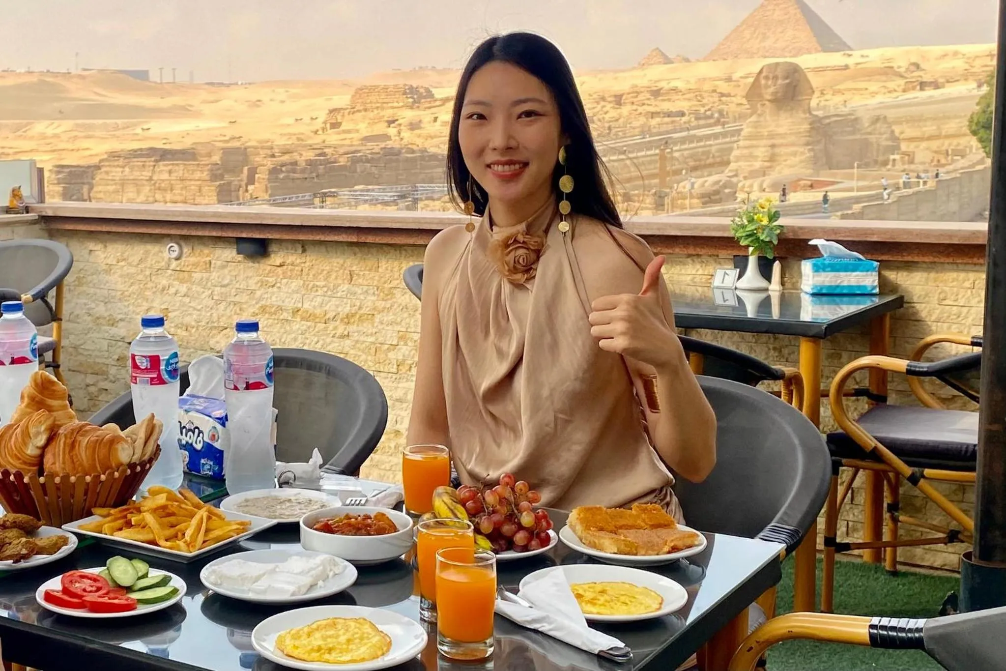 Breakfast in Seven Pyramids View Inn