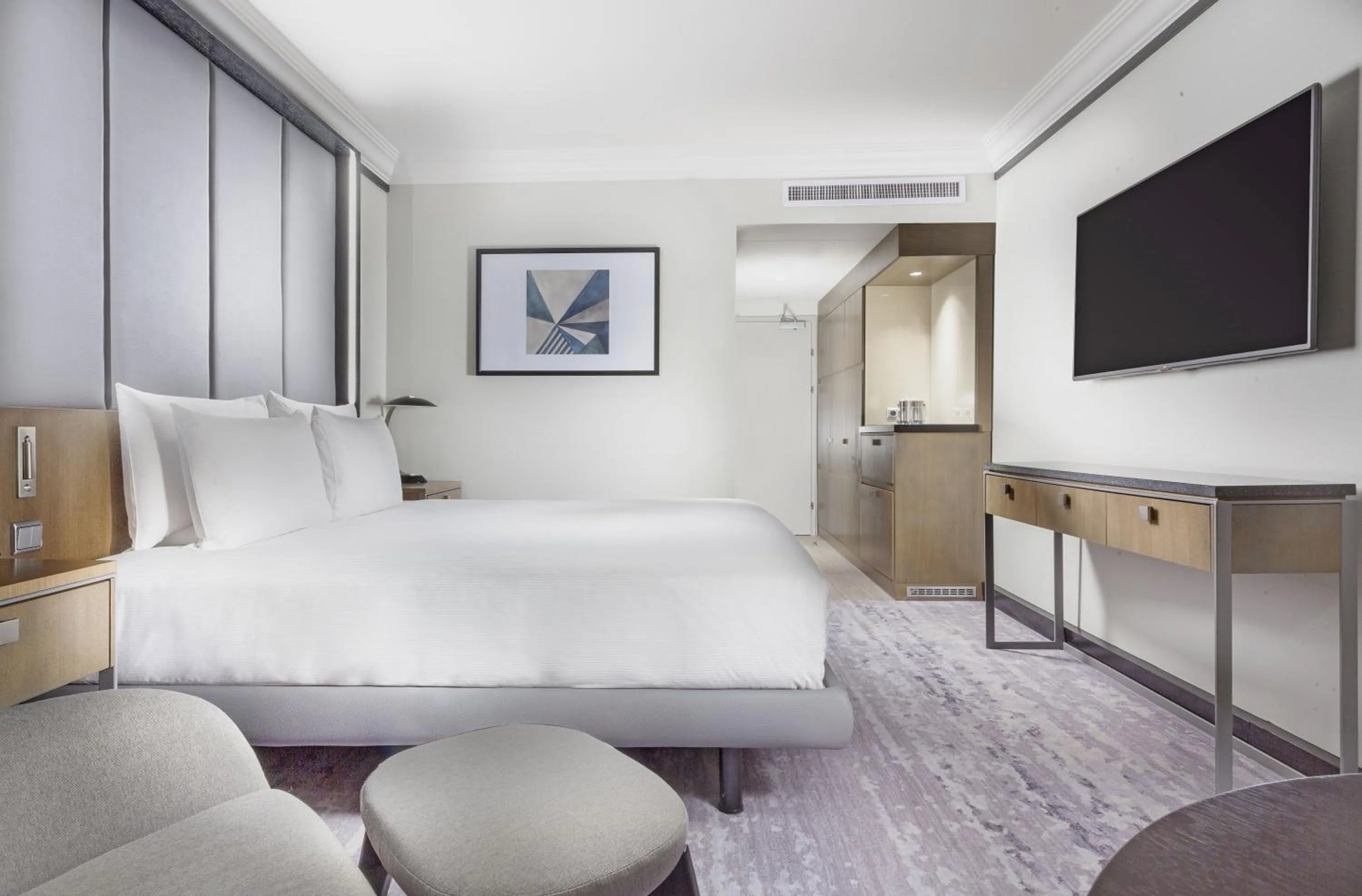 Photo of the whole room, Bed in Hilton Prague Hotel