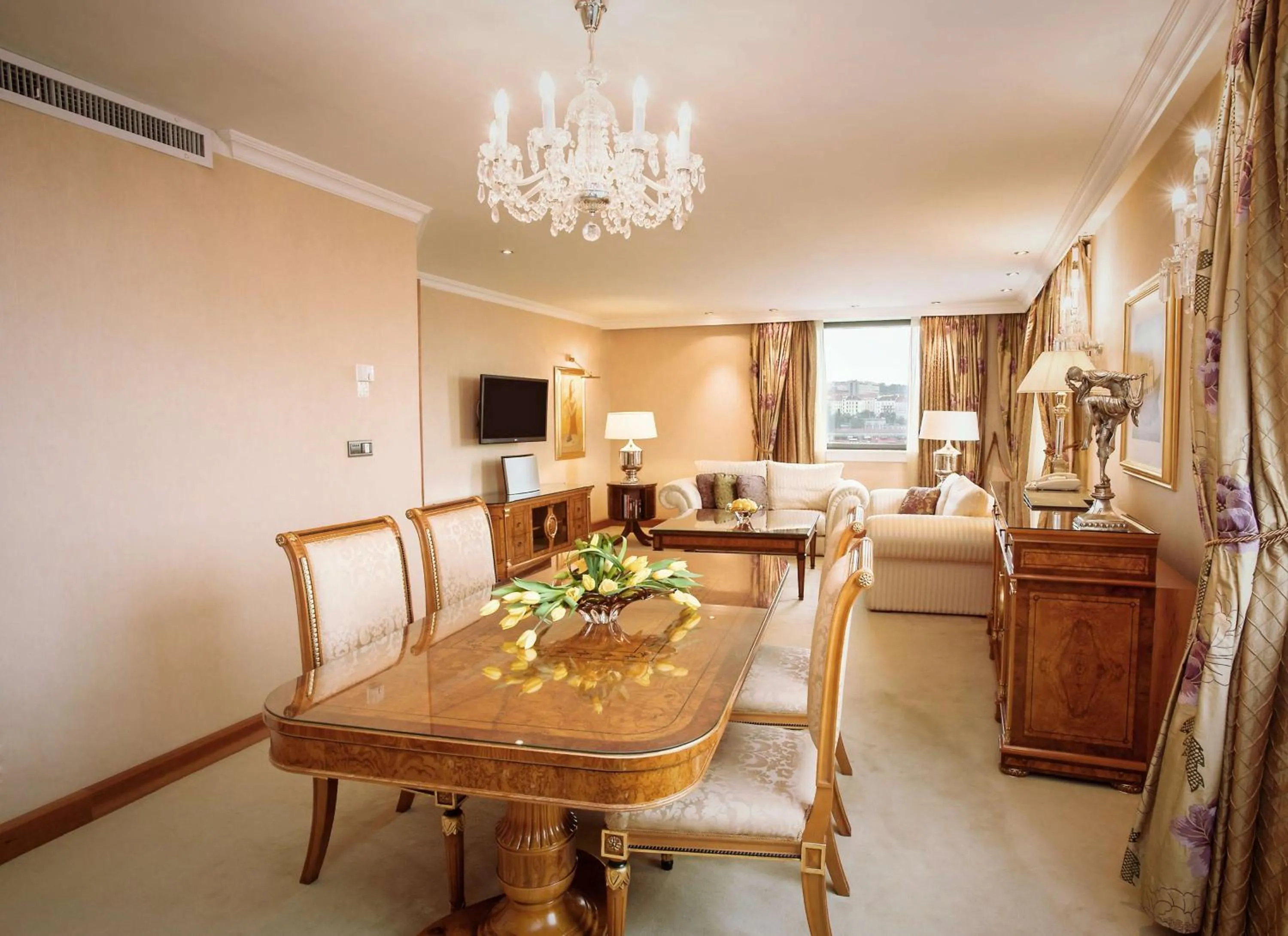 Living room in Hilton Prague Hotel