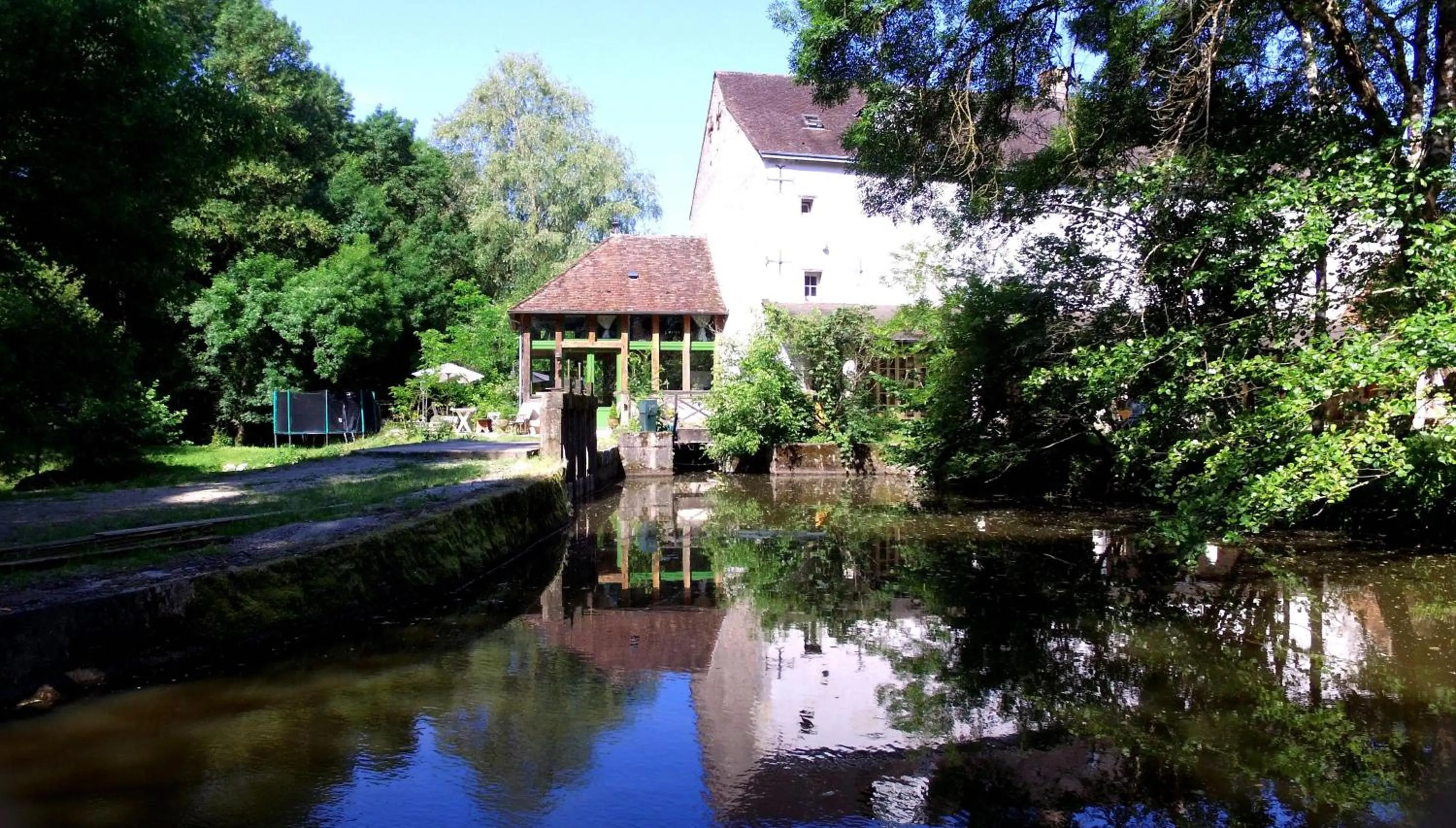 Property building in Maison d'hôtes Moulin du Bas Pesé