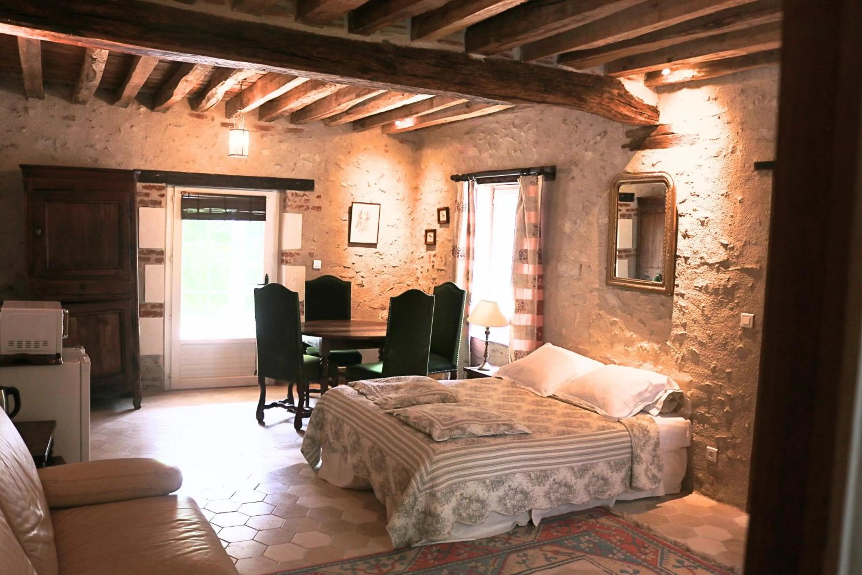 Photo of the whole room, Bed in Maison d'hôtes Moulin du Bas Pesé