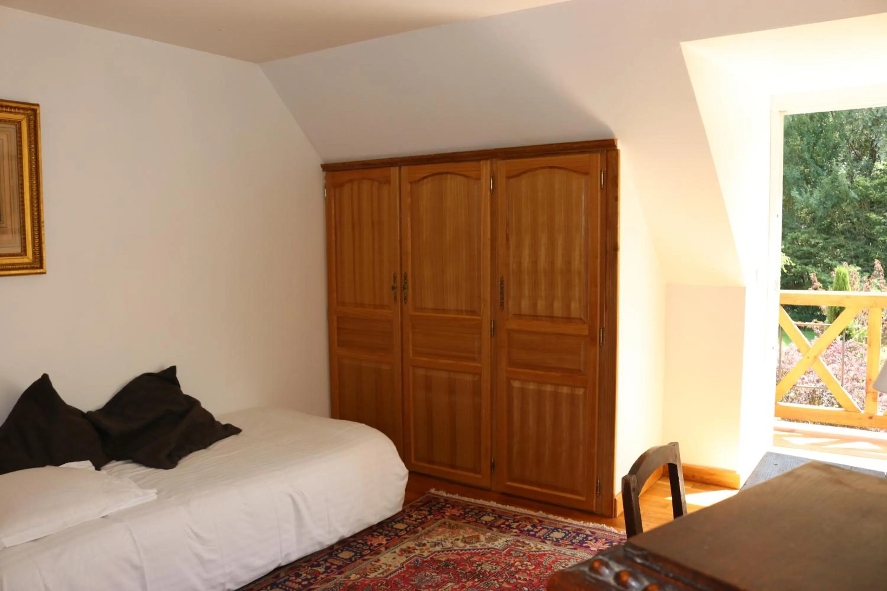 Seating area, Bed in Maison d'hôtes Moulin du Bas Pesé