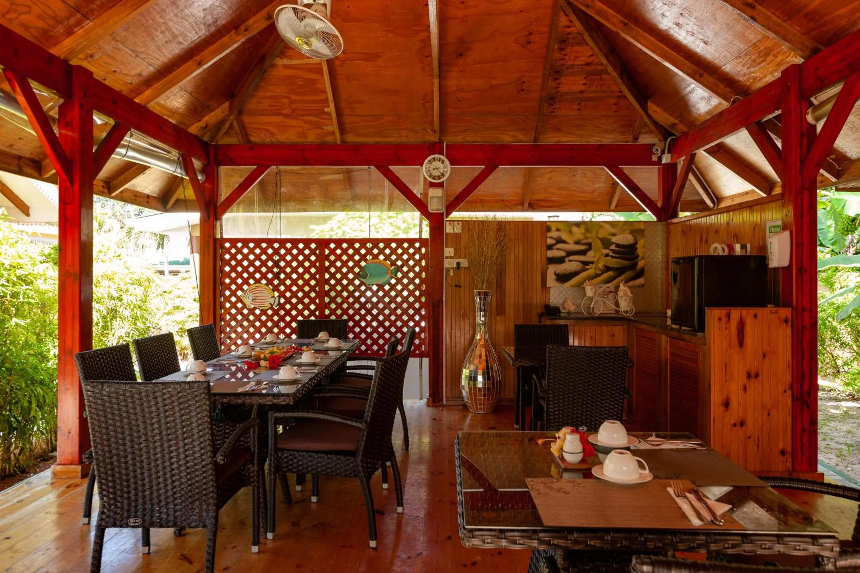Restaurant/places to eat in Casa De Leela Self Catering Guest House