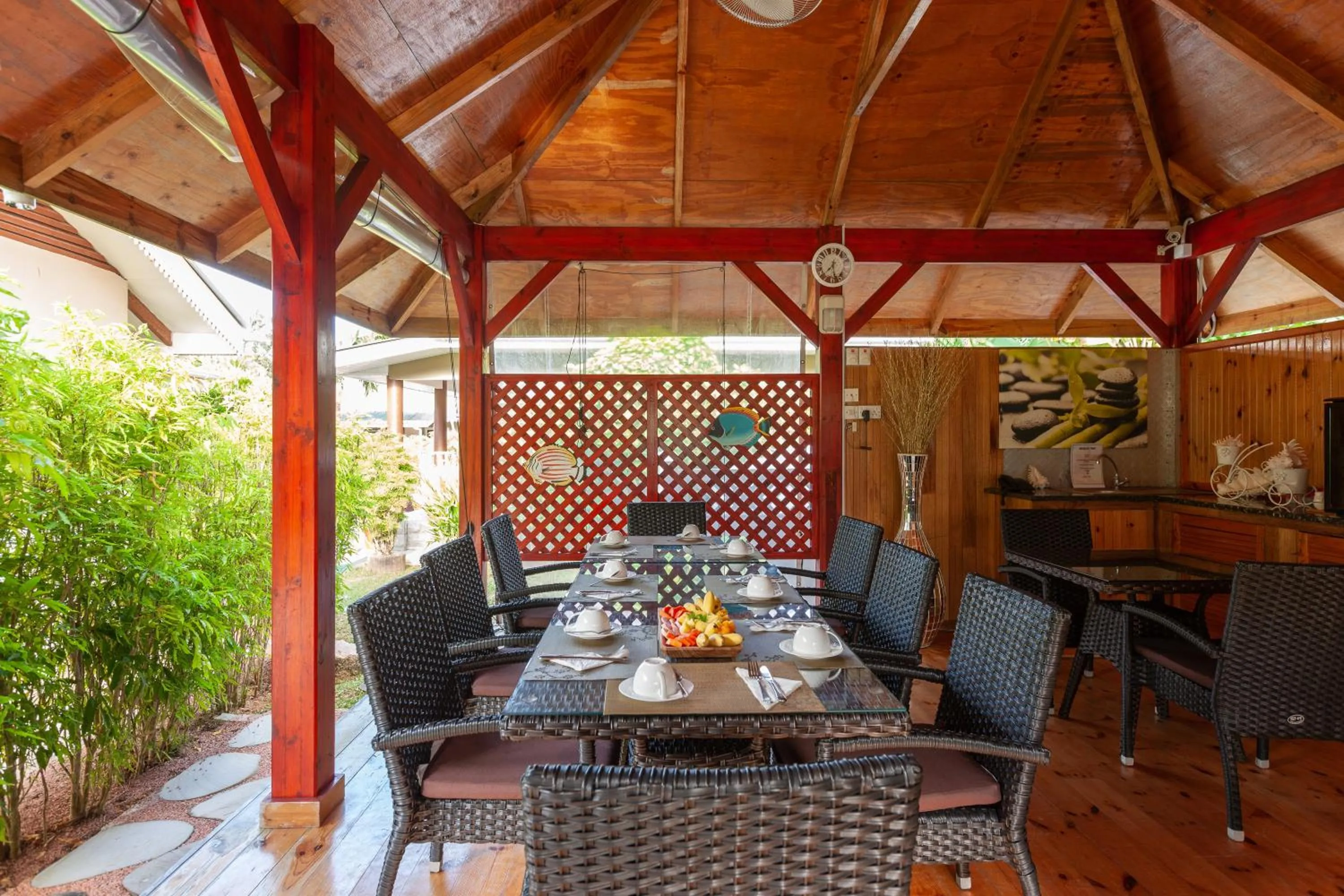 Restaurant/places to eat in Casa De Leela Self Catering Guest House