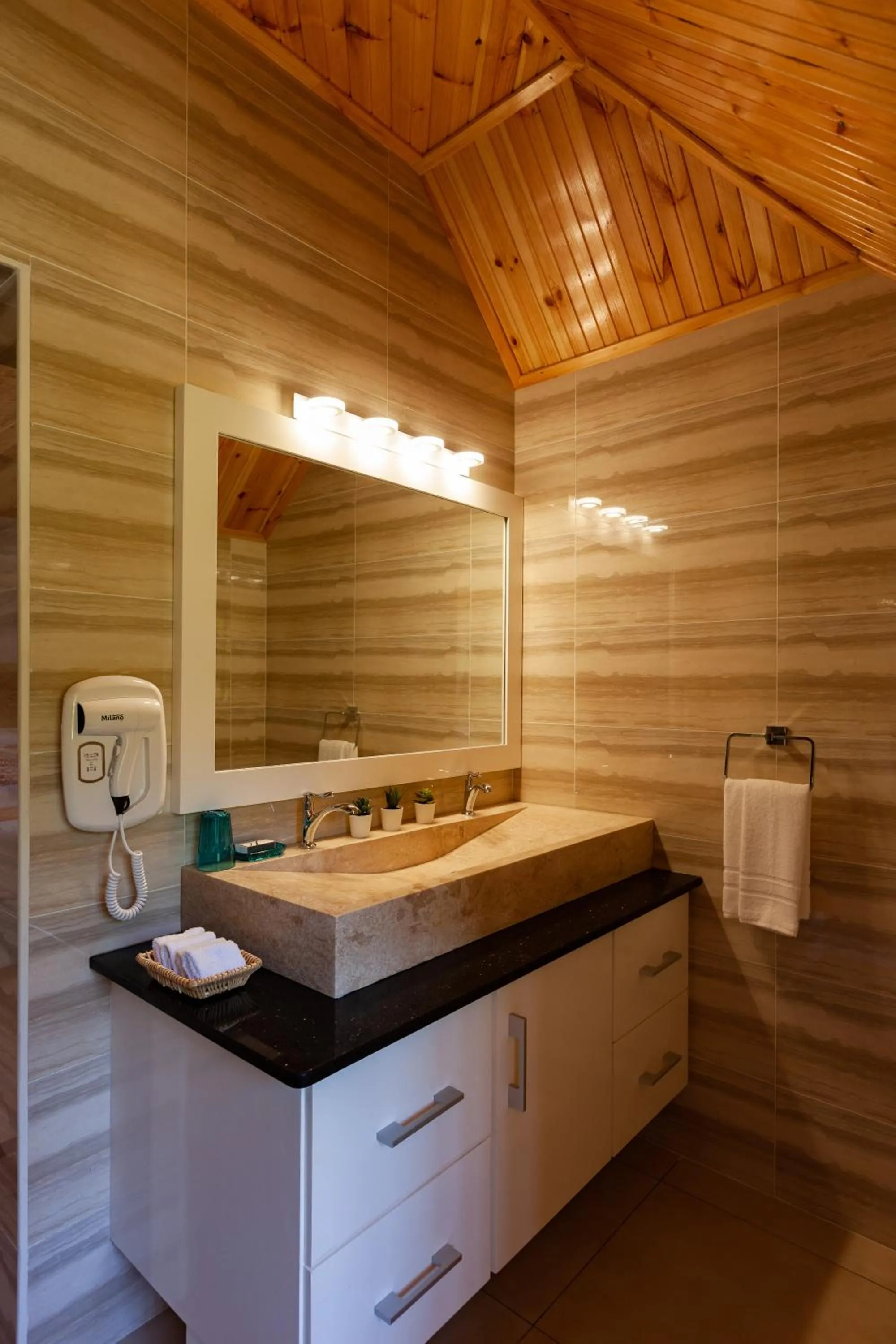 Bathroom in Casa De Leela Self Catering Guest House