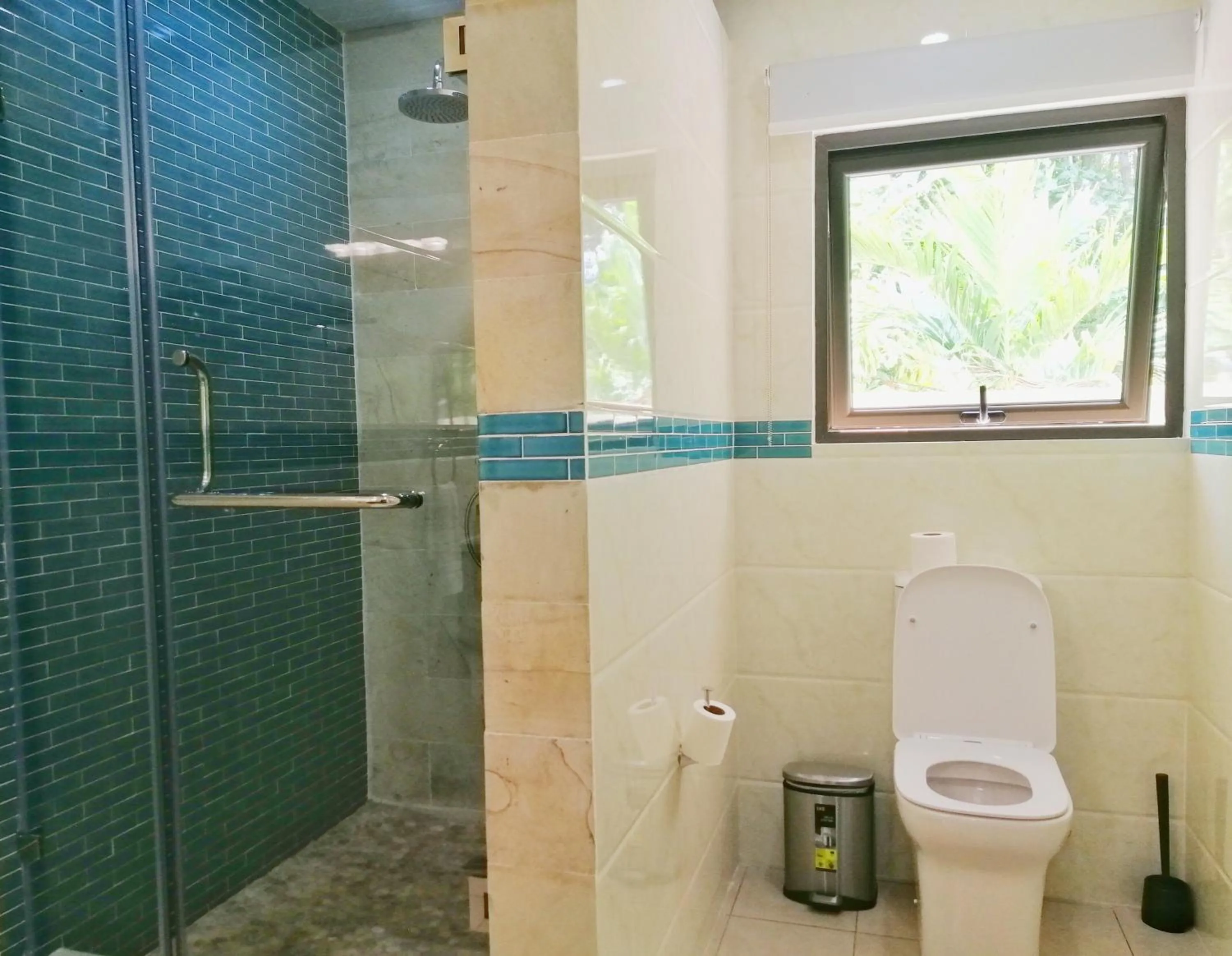 Bathroom in Casa De Leela Self Catering Guest House