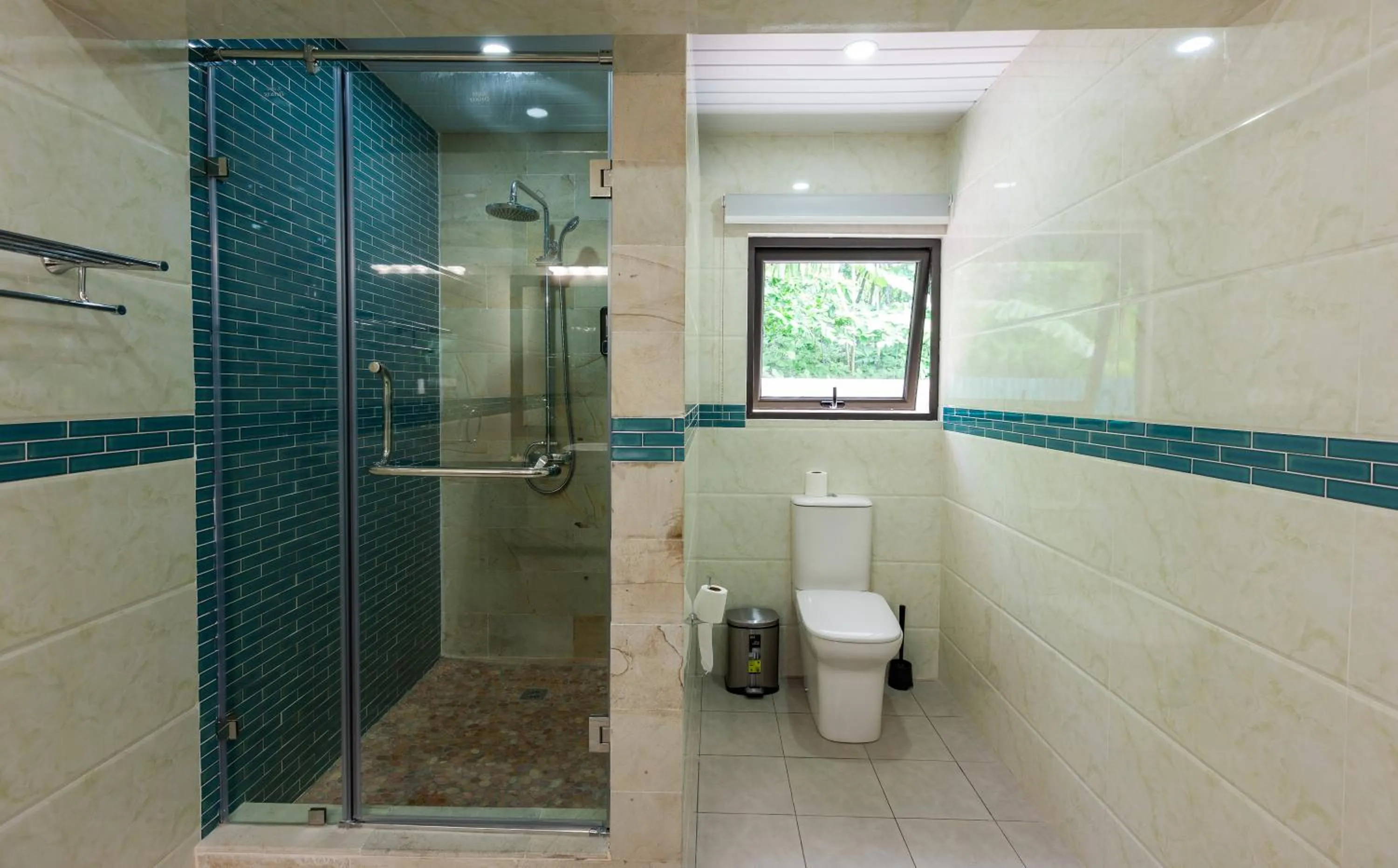 Bathroom in Casa De Leela Self Catering Guest House