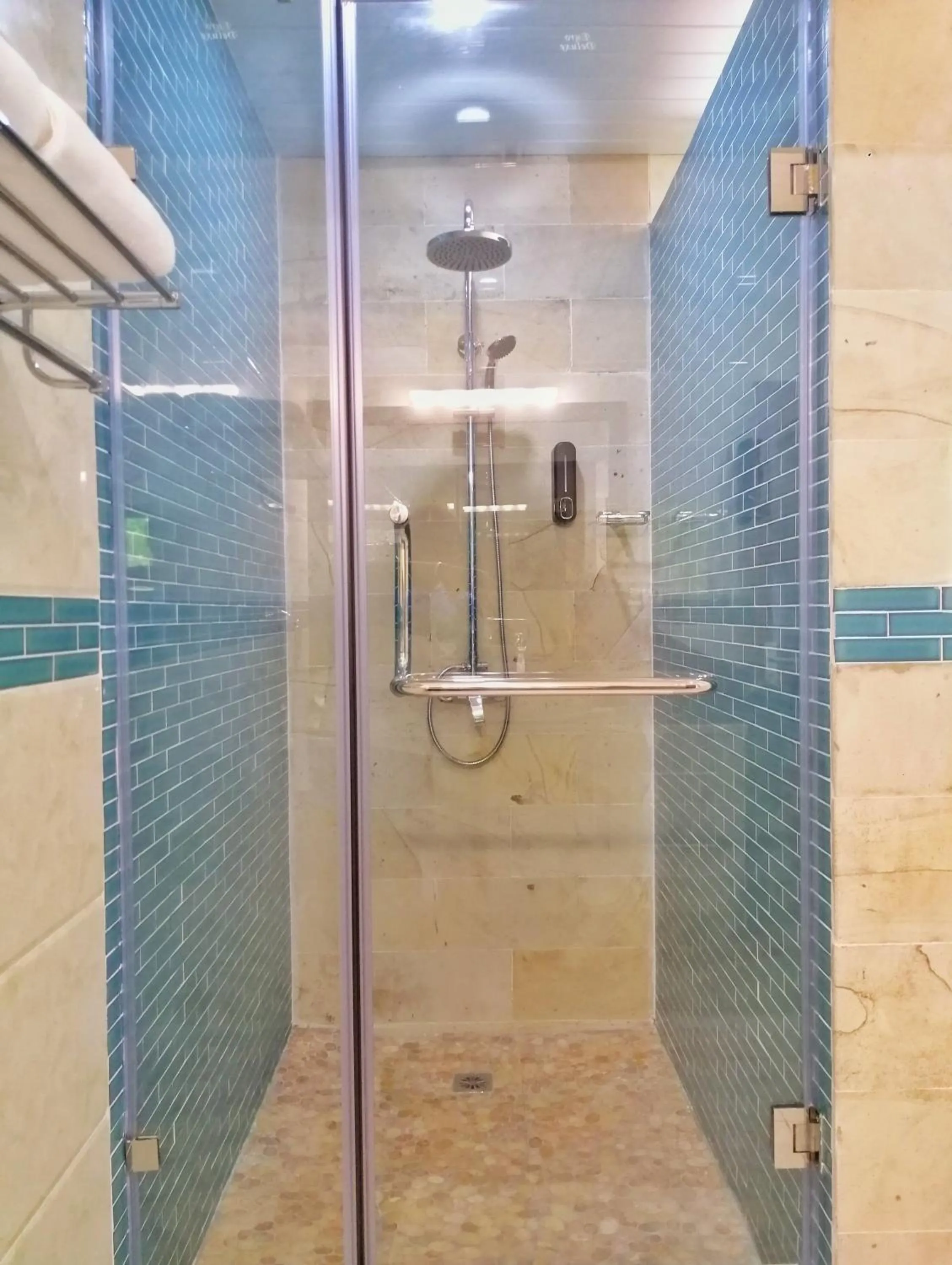 Bathroom in Casa De Leela Self Catering Guest House