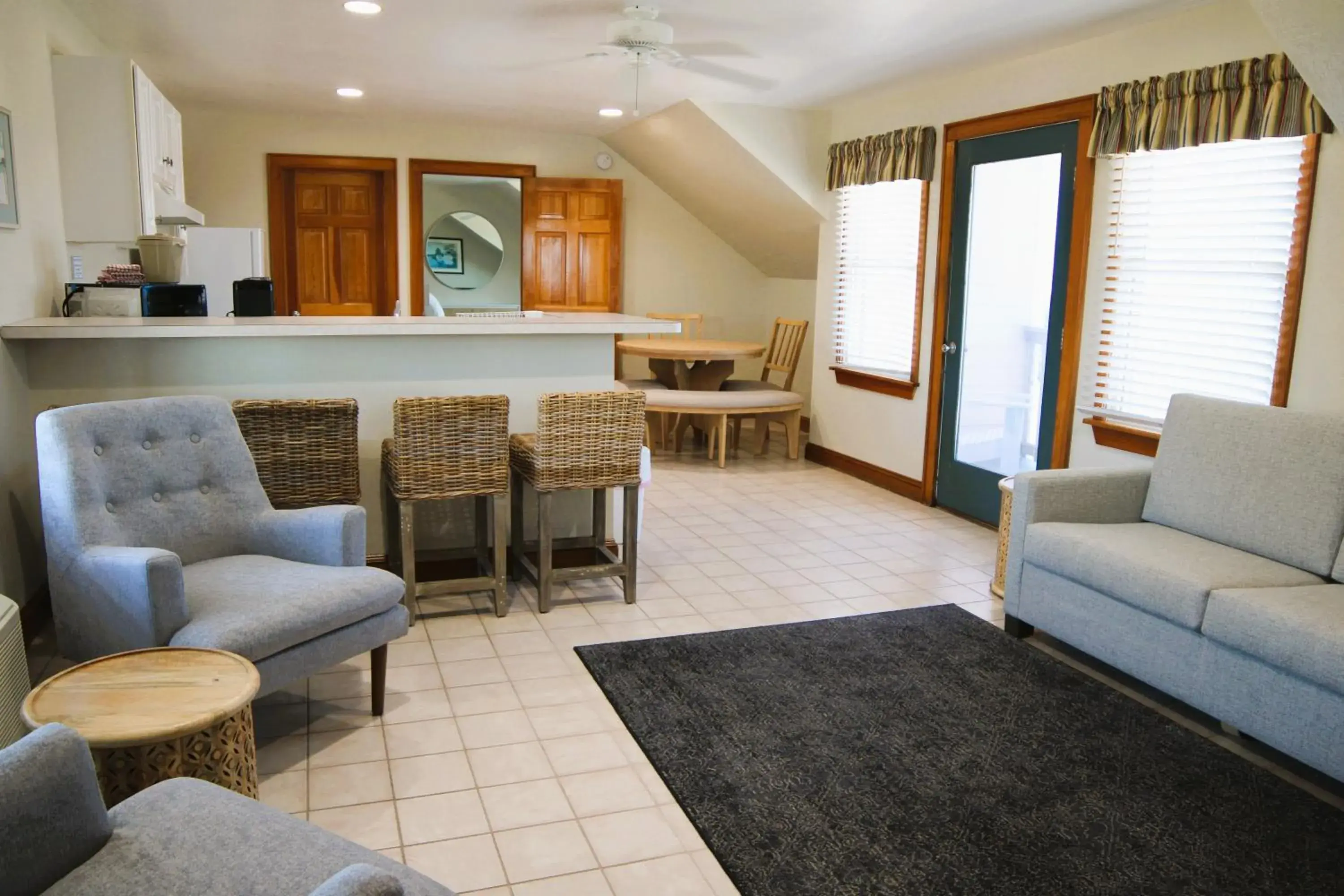 Living room in Pony Island Inn Living room in Pony Island Inn