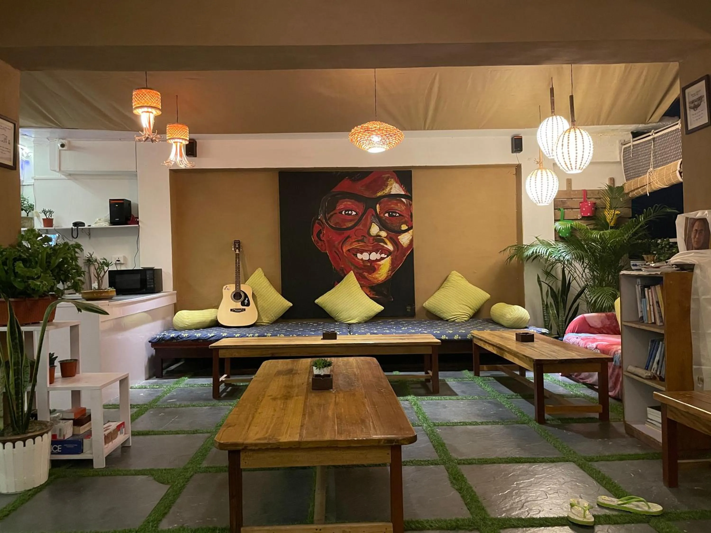 Communal lounge/ TV room in Mellow Fellow Hostel