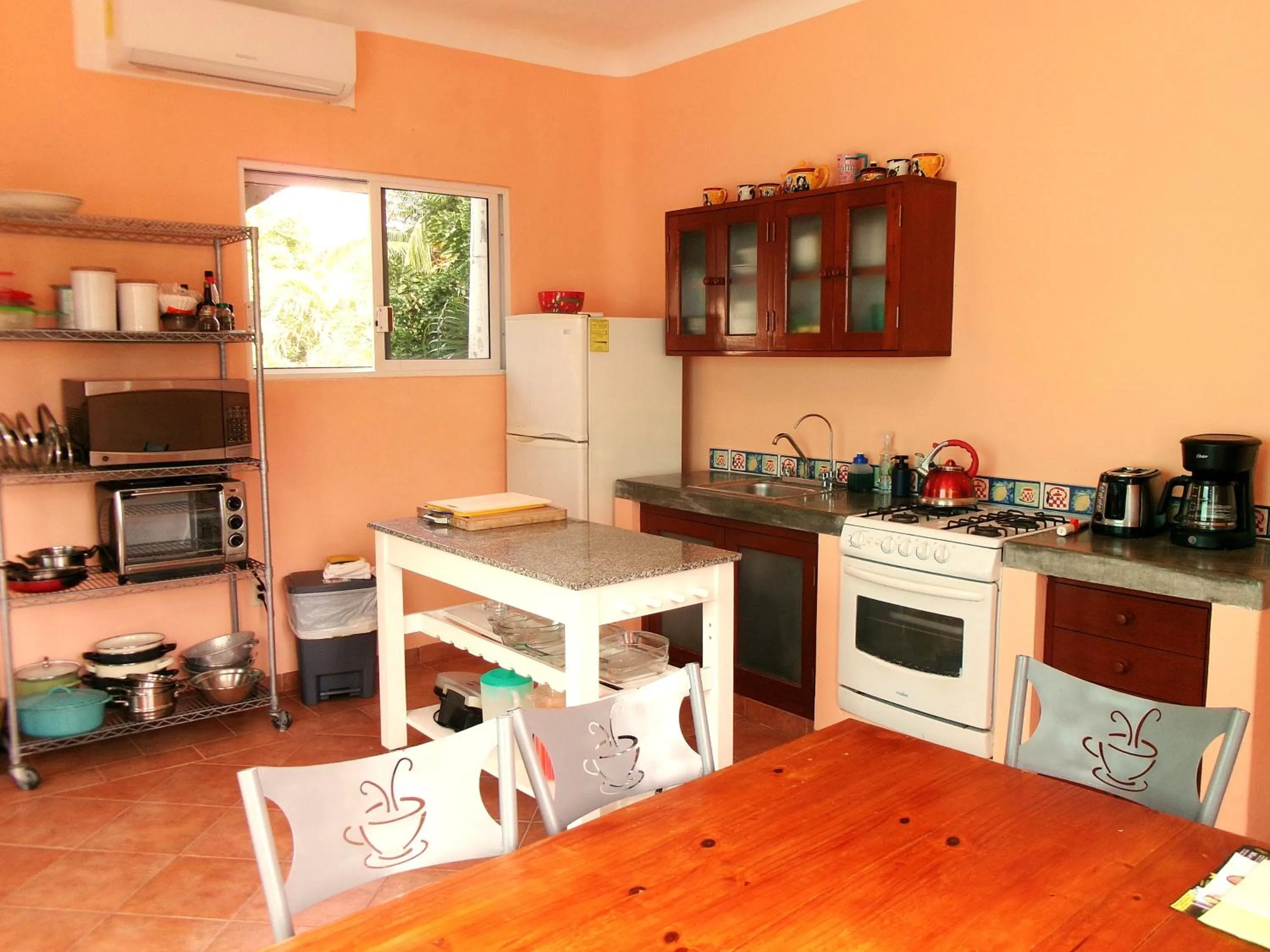 kitchen in Casa Gatos Suites