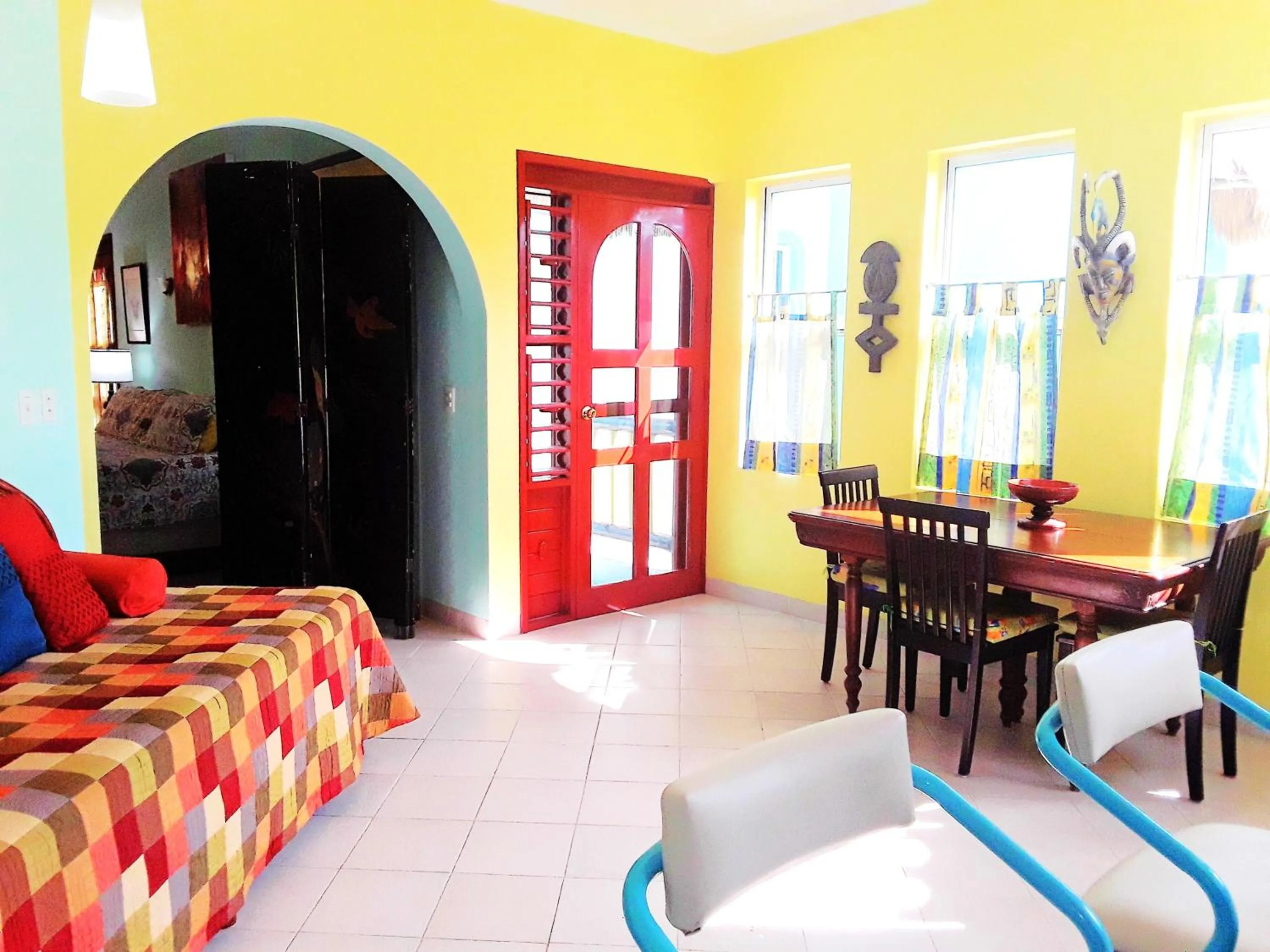 Photo of the whole room in Casa Gatos Suites