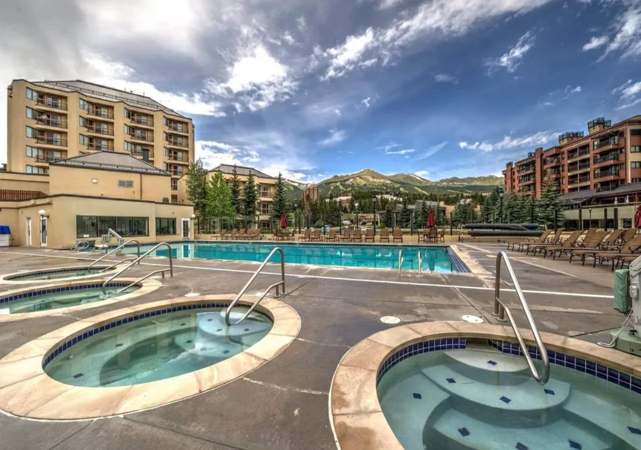 Property building in Main Street Station by TS