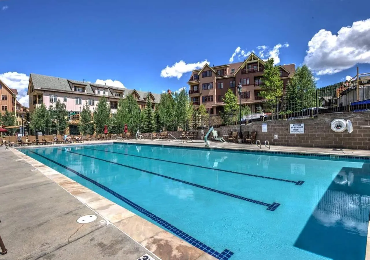 Swimming pool in Main Street Station by TS