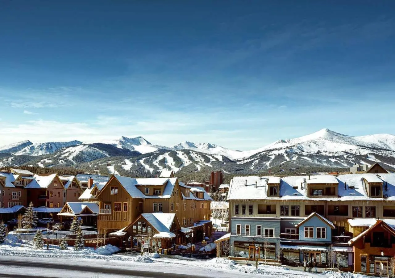 Property building in Main Street Station by TS