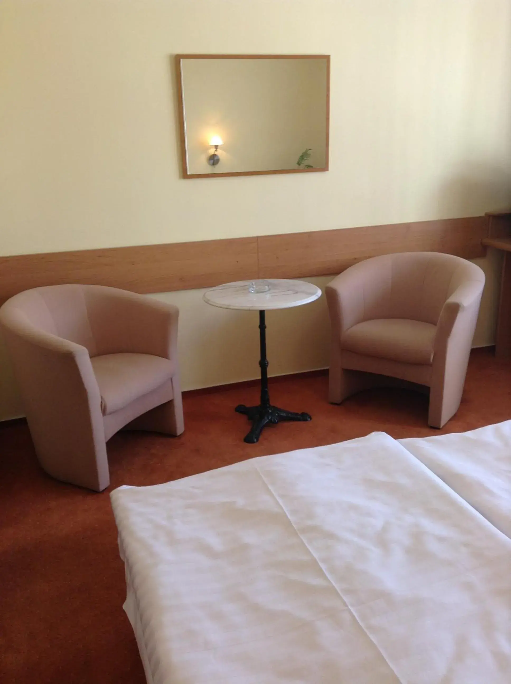 Double or Twin Room with Bathroom - single occupancy in Hotel YORK Double or Twin Room with Bathroom - single occupancy in Hotel YORK
