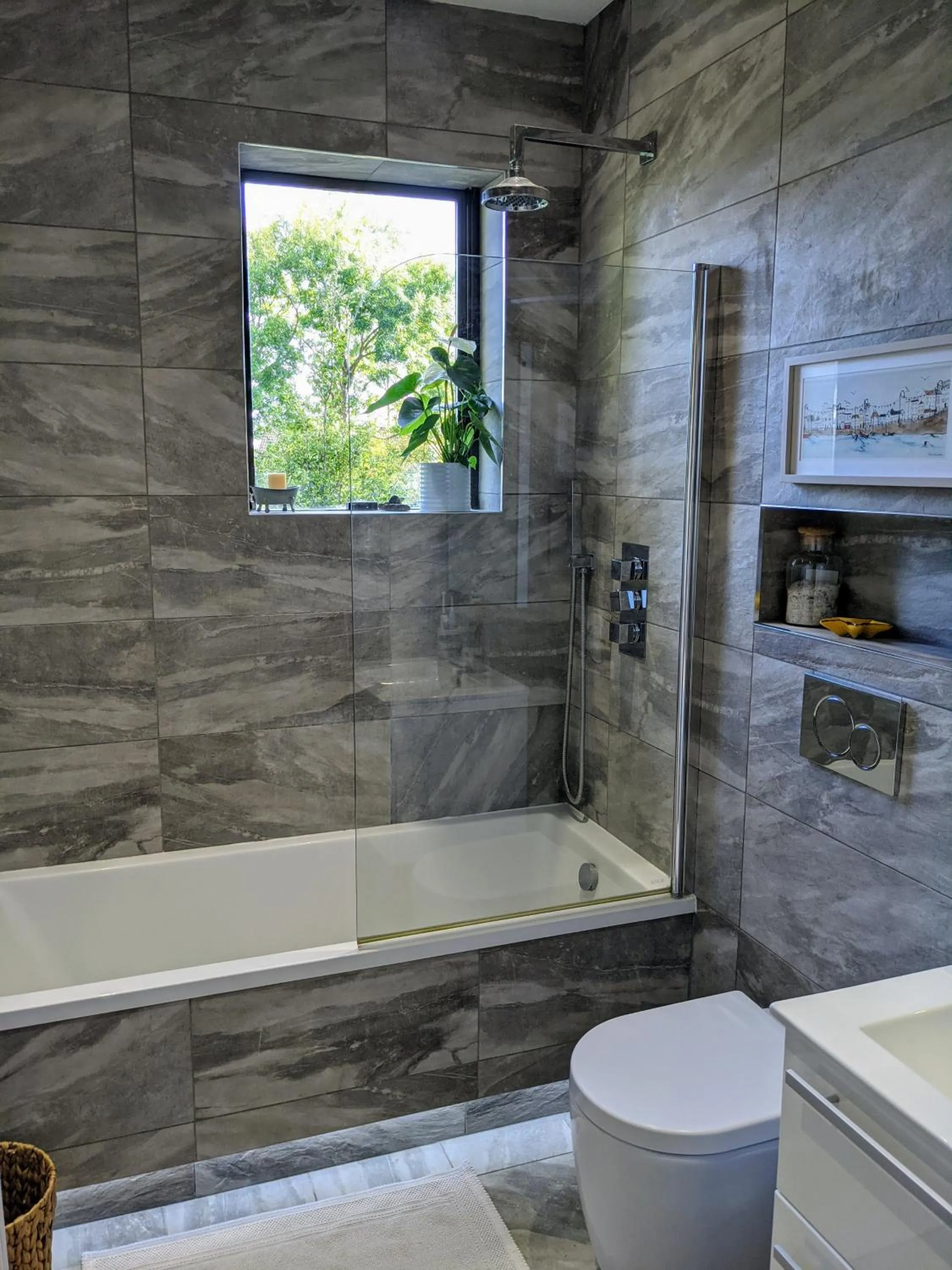 Shower in Perfect for Legoland, Windsor Castle and Ascot with free parking