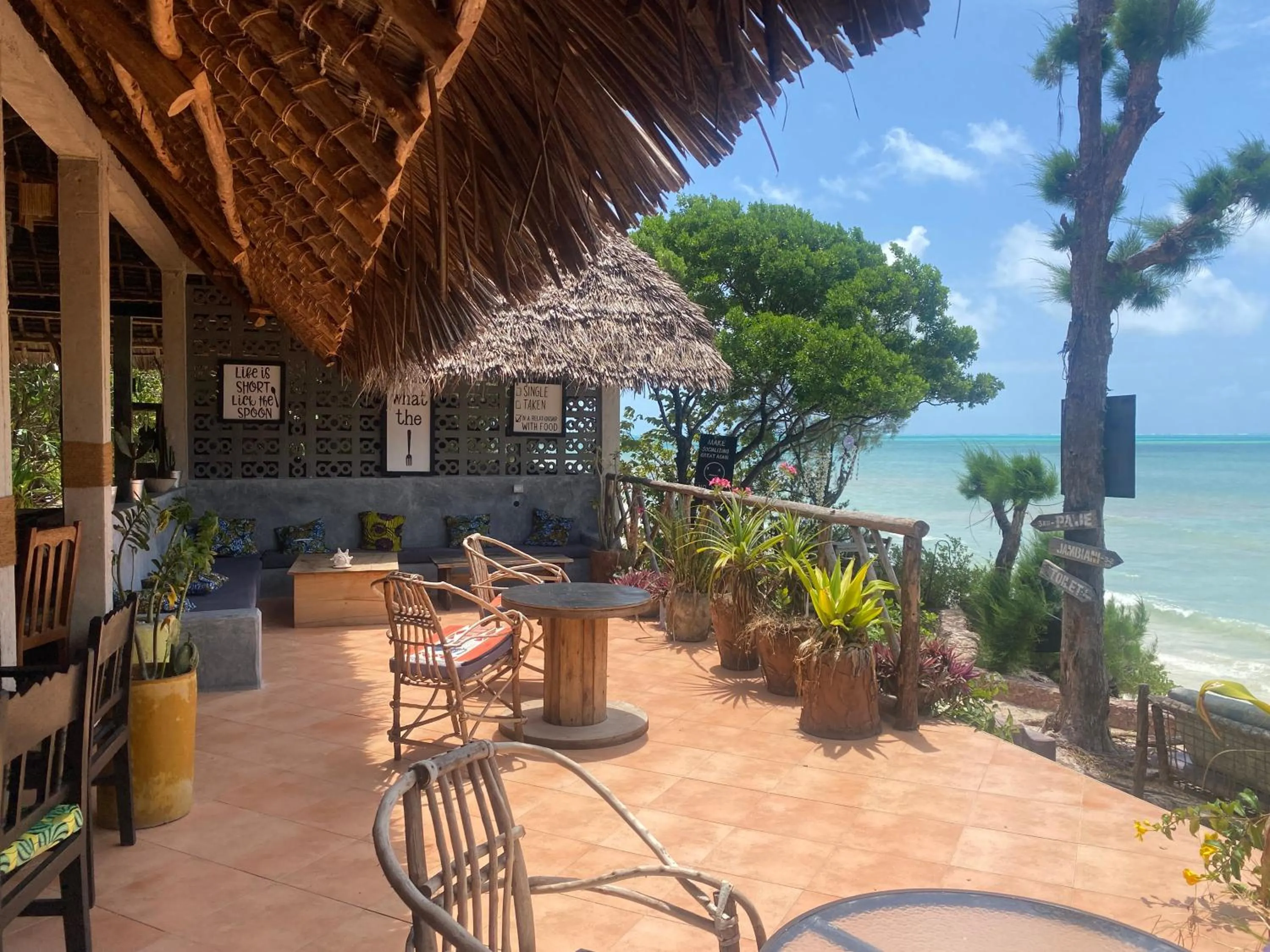 Restaurant/places to eat in Mbuyuni Beach Village