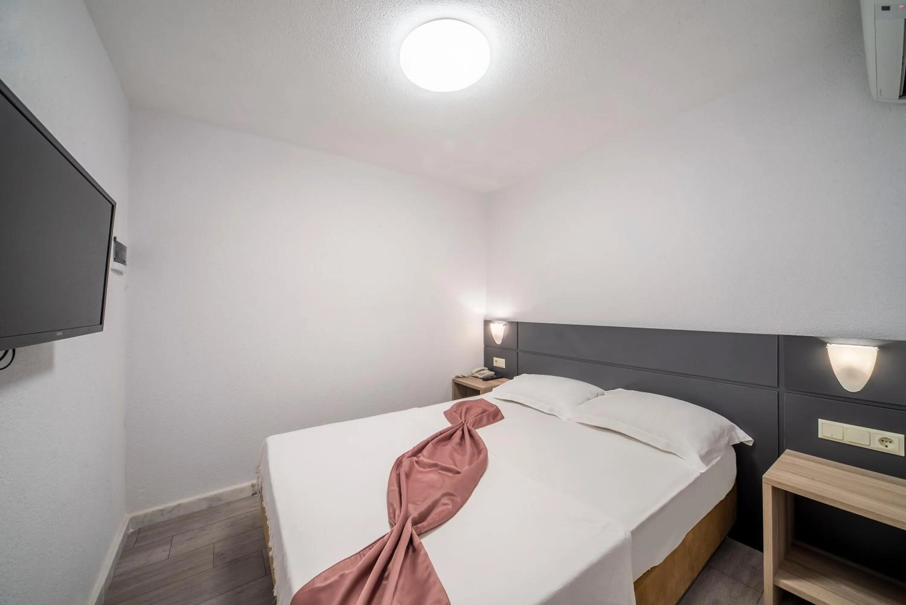 Bed in laden hotel bodrum