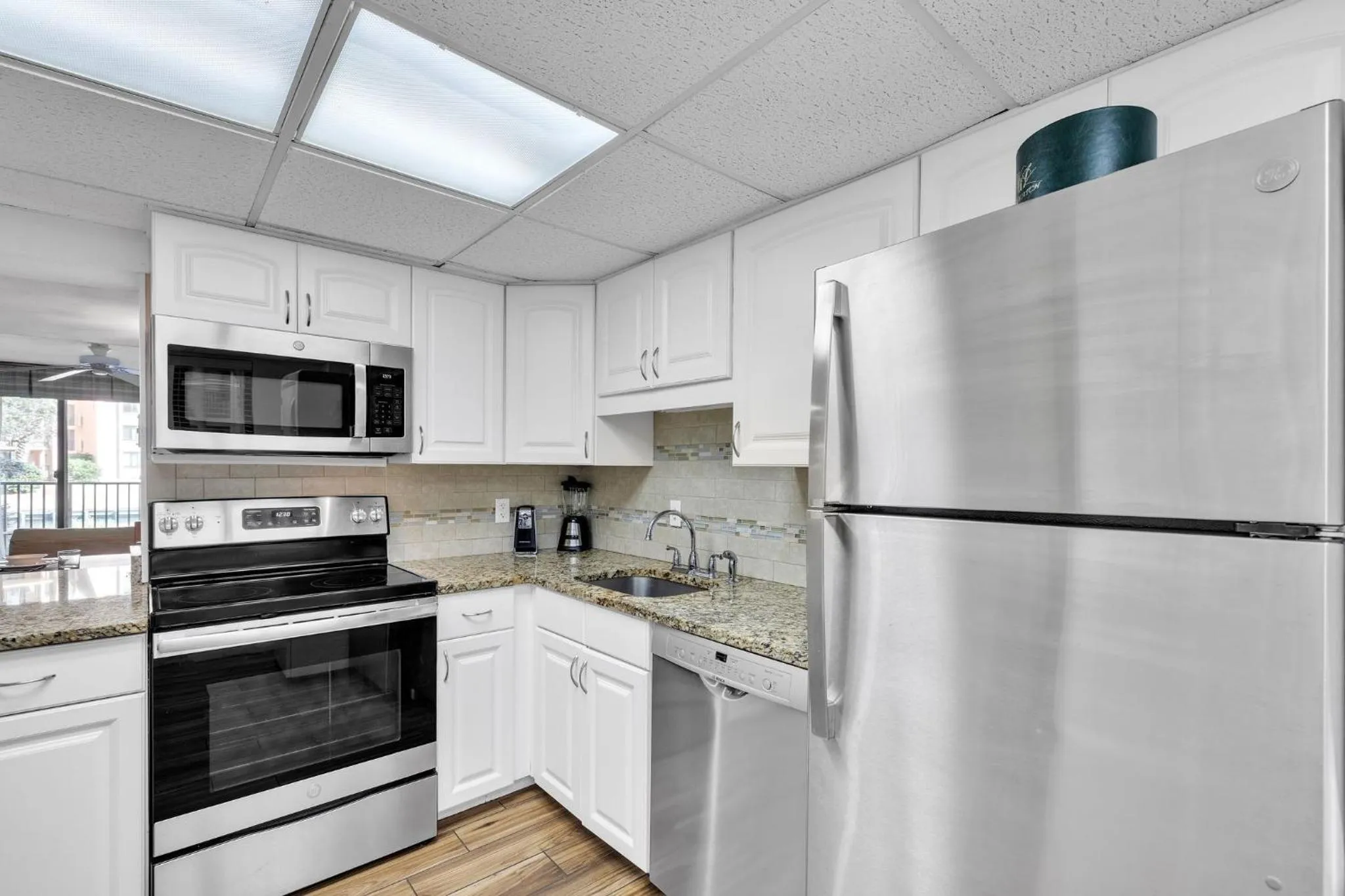 Kitchen or kitchenette in Seawatch at Island Club