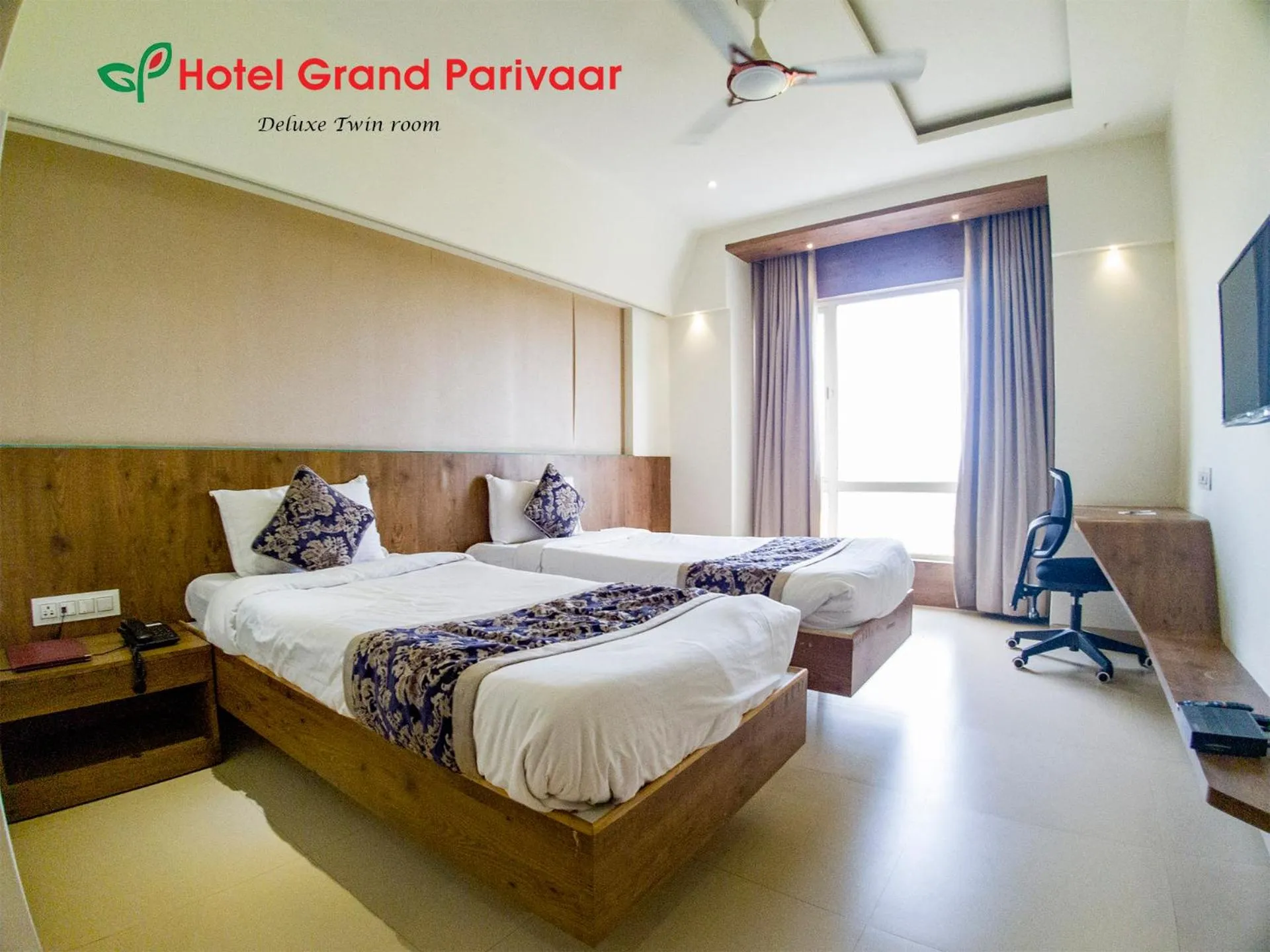 Bedroom, Bed in Hotel Grand Parivaar