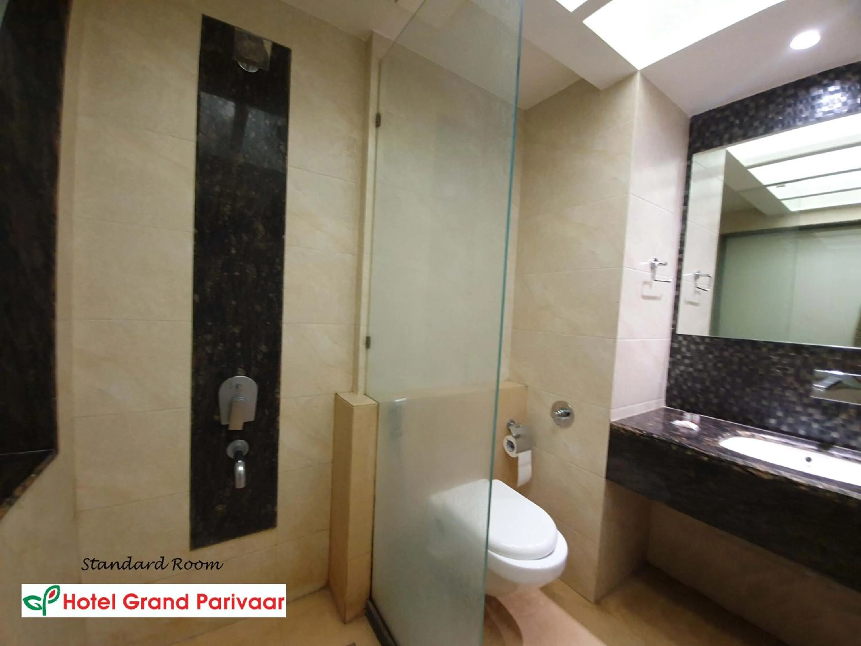 Bathroom in Hotel Grand Parivaar