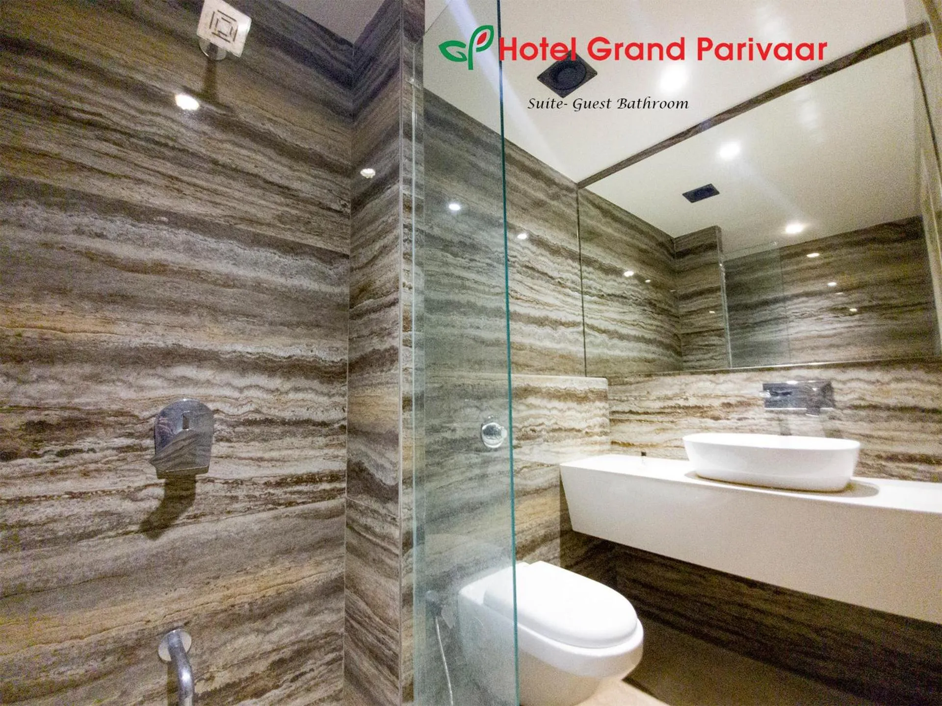 Bathroom in Hotel Grand Parivaar