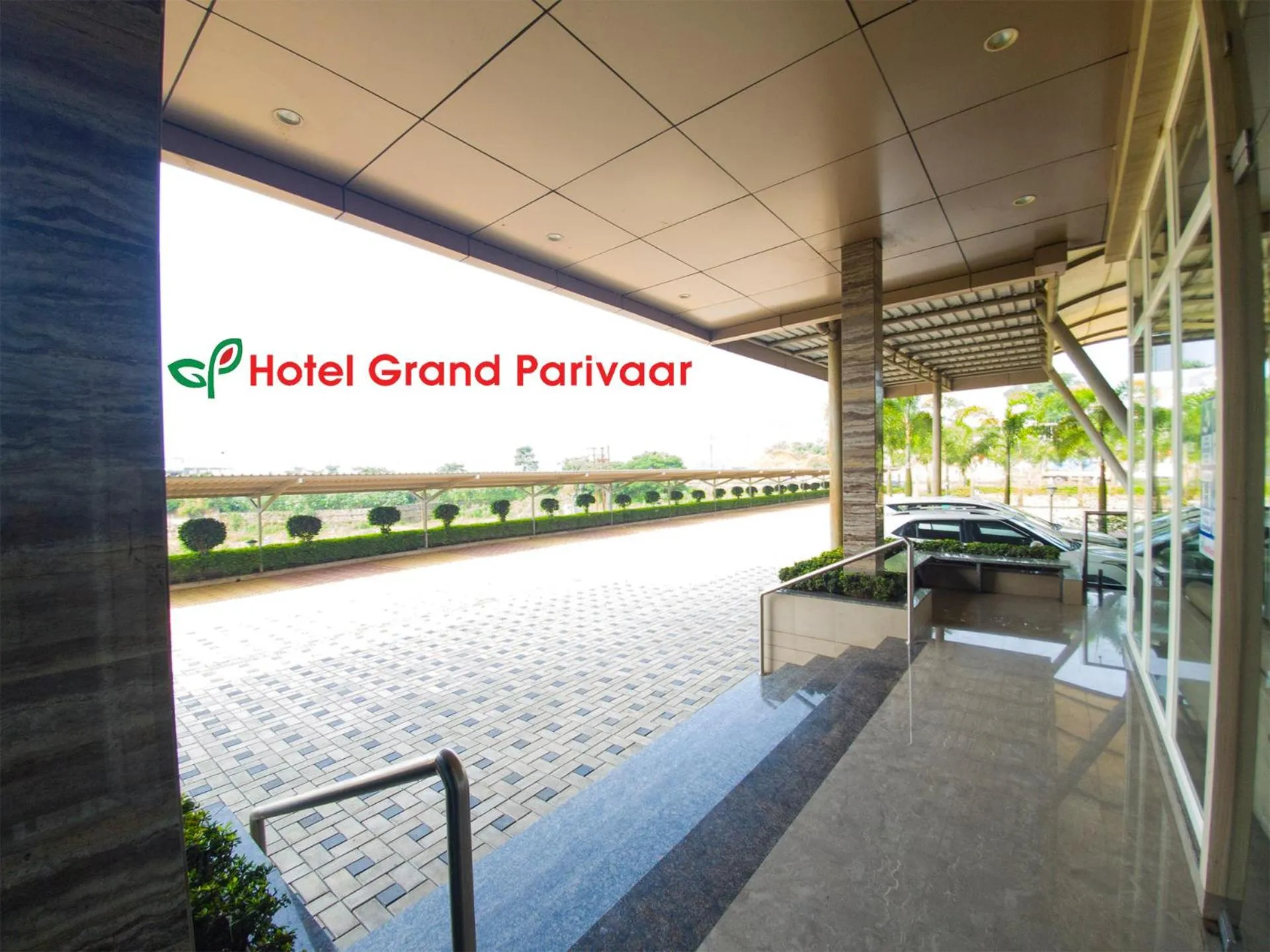 Facade/entrance in Hotel Grand Parivaar