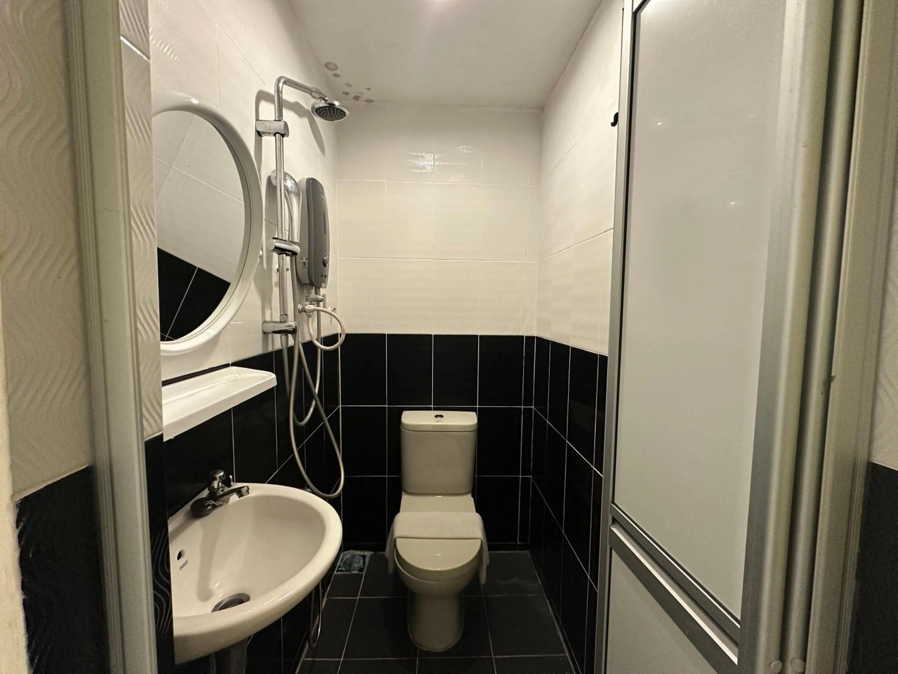 1108 Hotel Sungkai