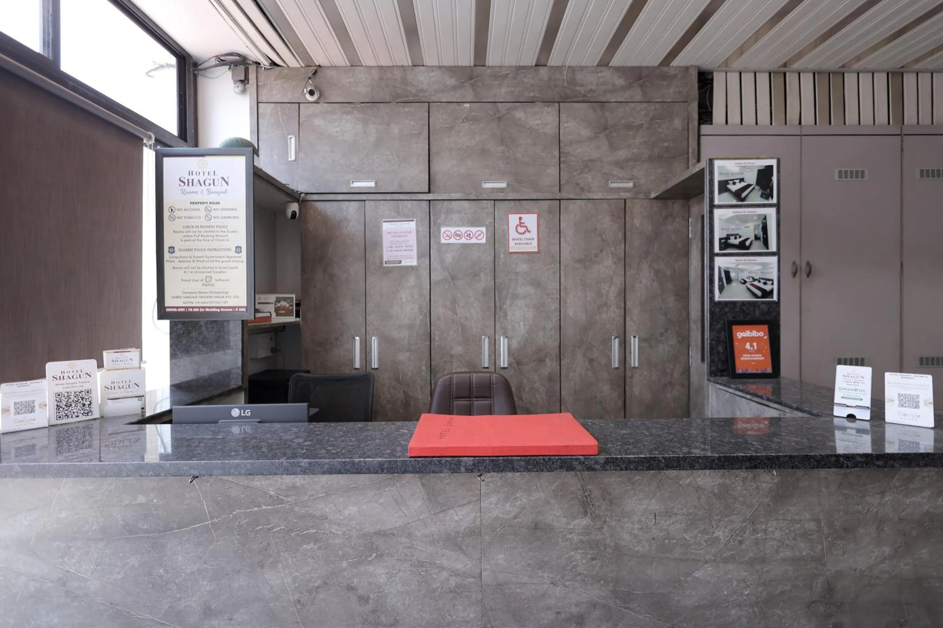 Lobby or reception in Hotel Shagun, Piplod City Centre Surat