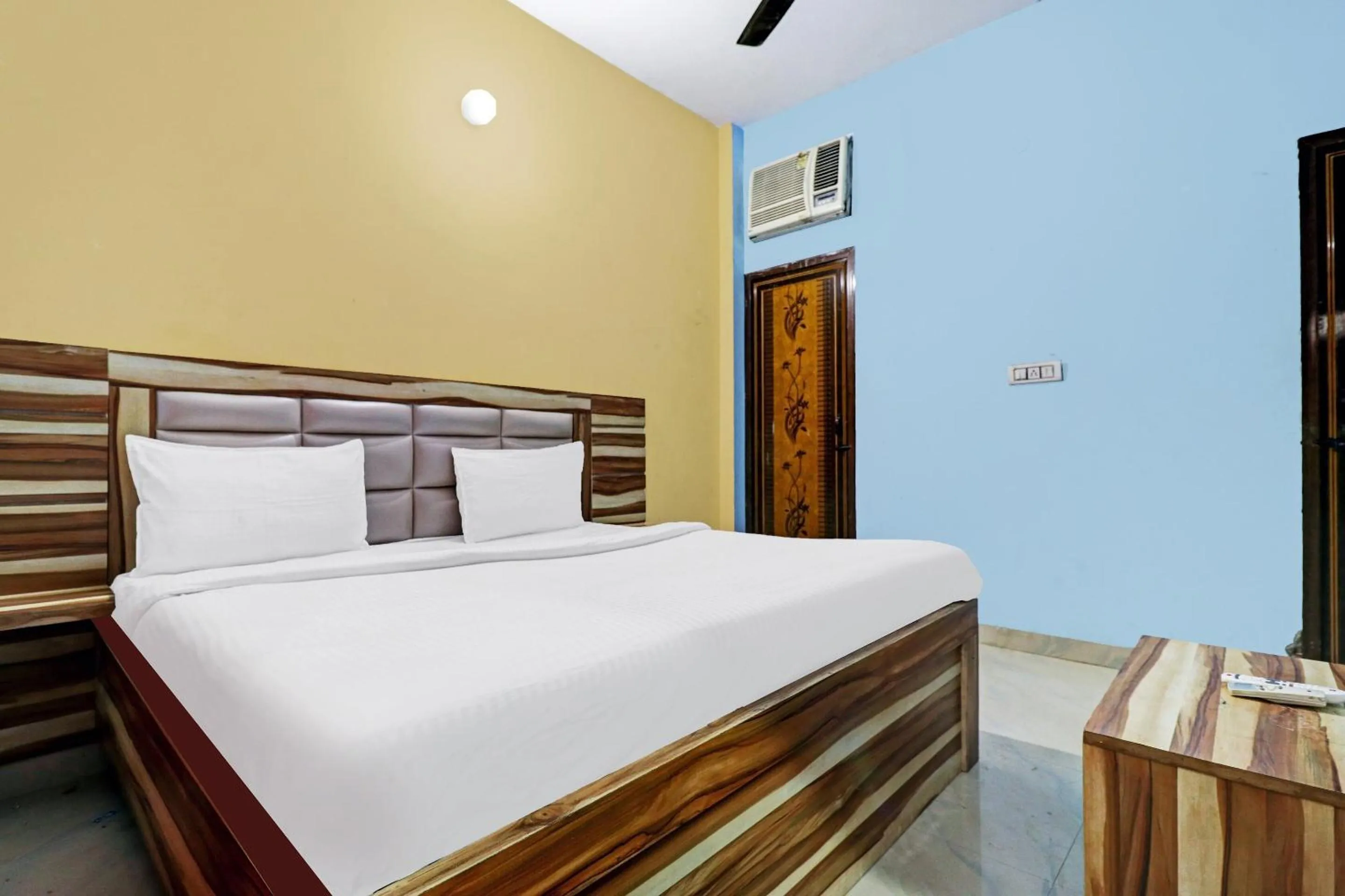 Facade/entrance, Bed in Hotel O Knight guest house