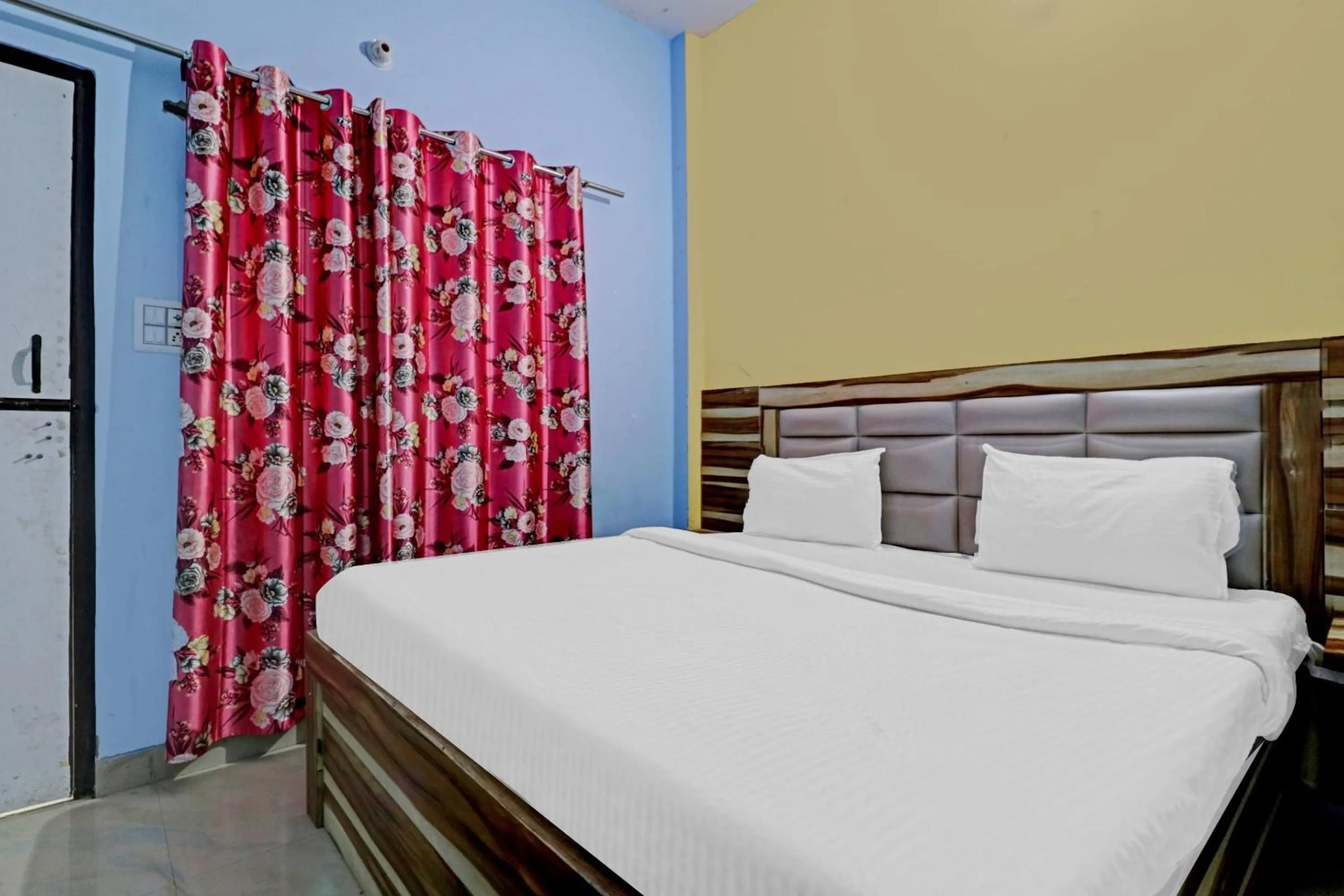 Bedroom, Bed in Hotel O Knight guest house