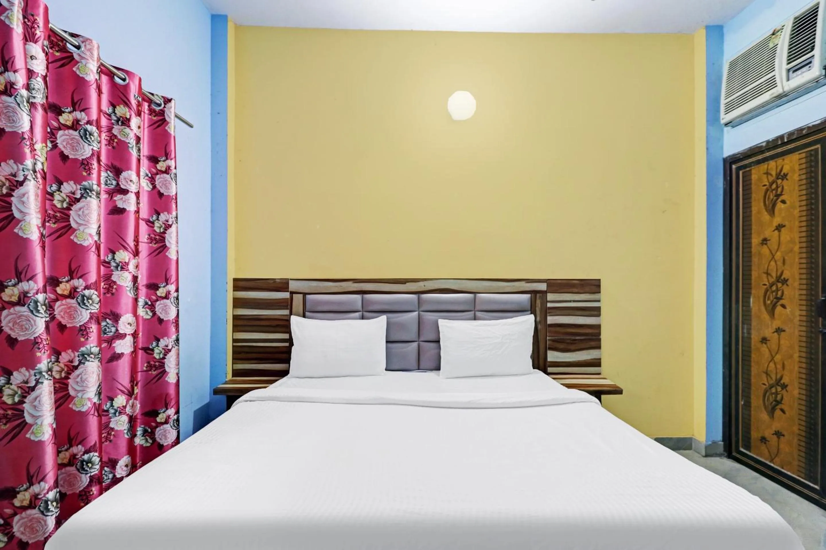 Bedroom, Bed in Hotel O Knight guest house