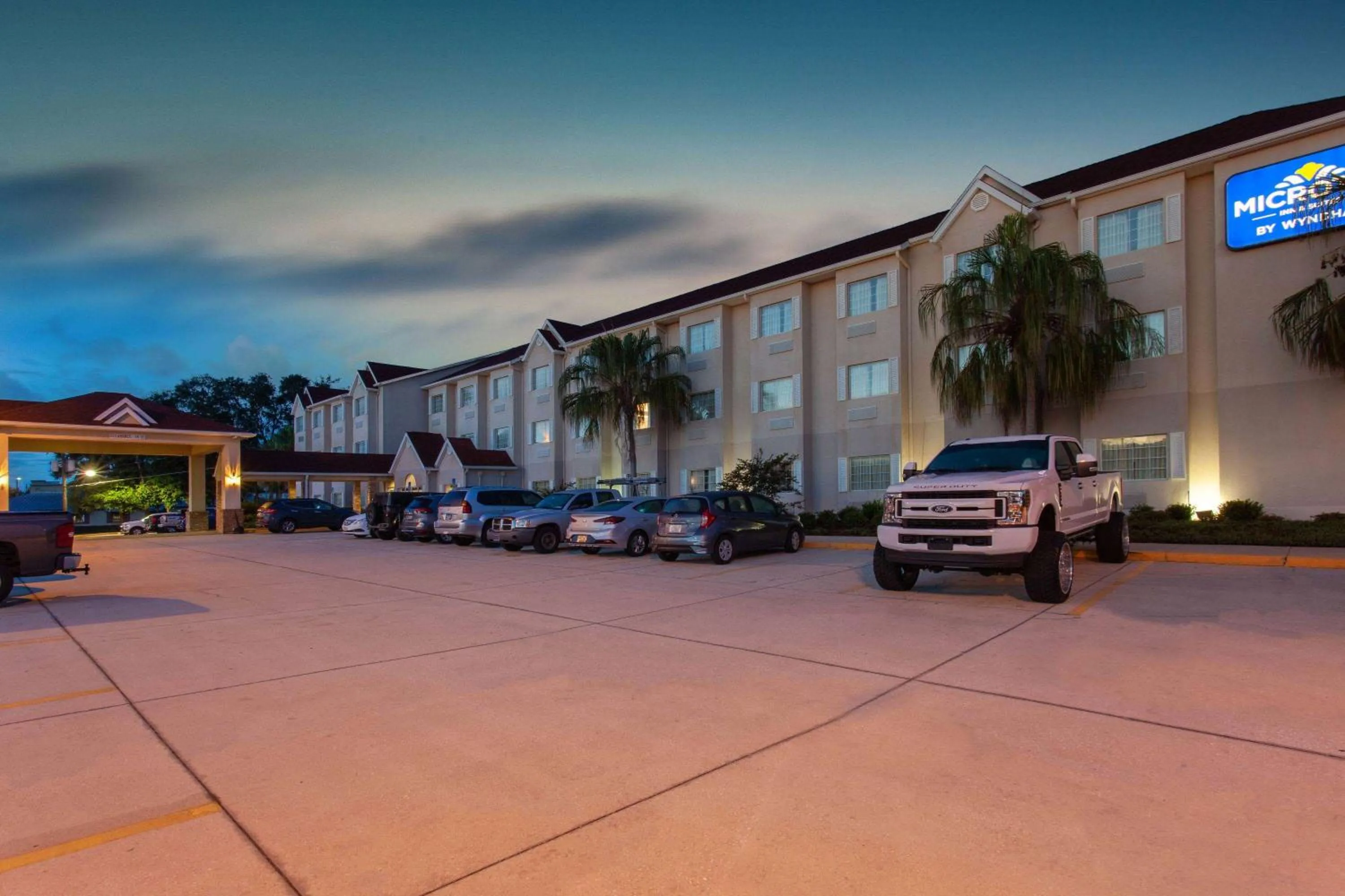 Property building in Microtel Inn and Suites by Wyndham - Lady Lake/ The Villages