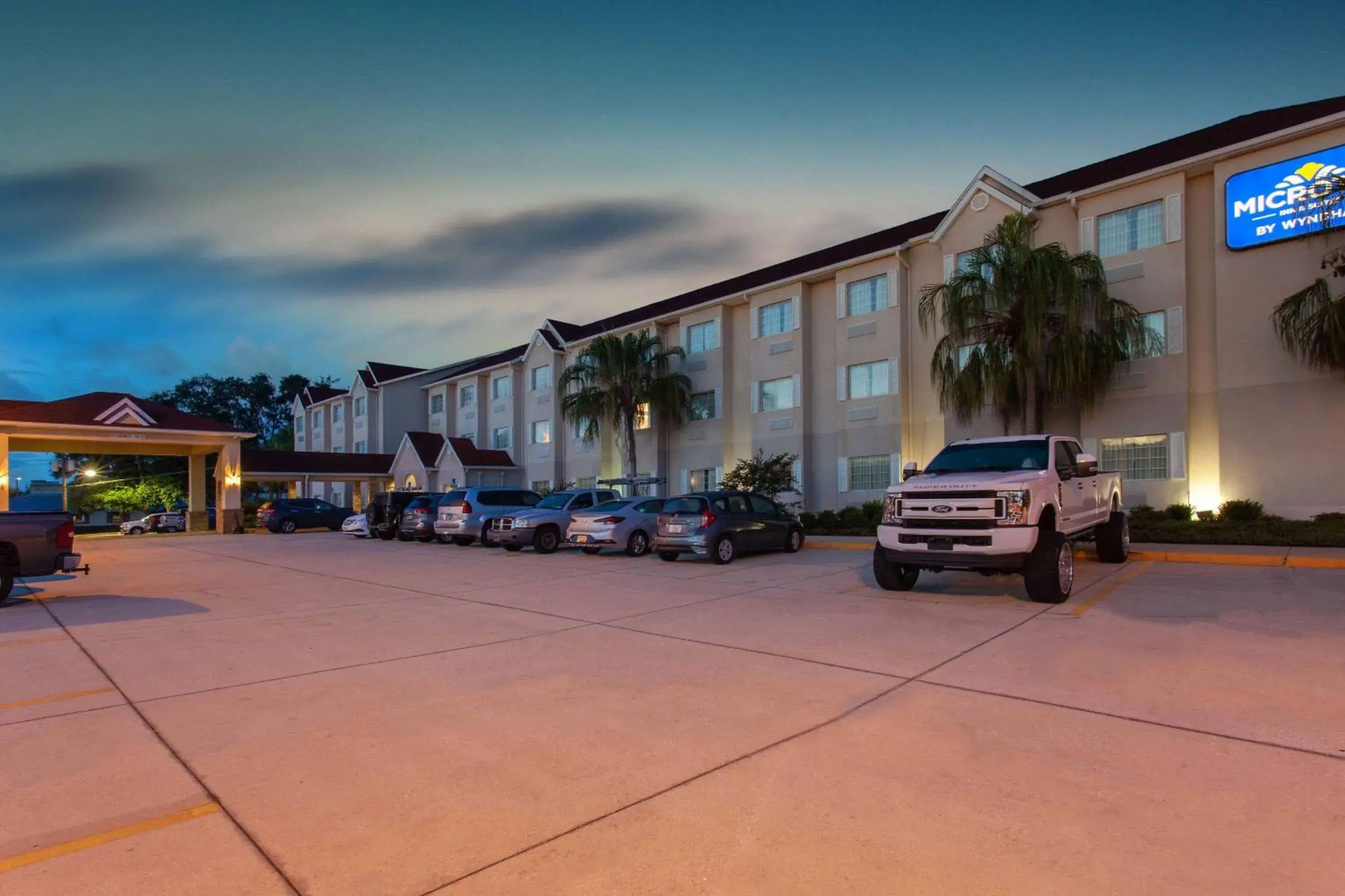 Property building in Microtel Inn and Suites by Wyndham - Lady Lake/ The Villages Property building in Microtel Inn and Suites by Wyndham - Lady Lake/ The Villages