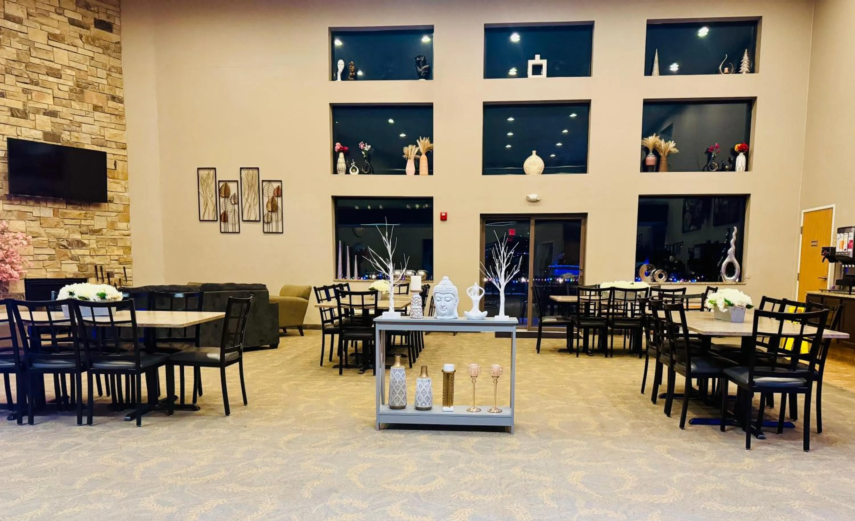 Property building in Qube Hotel - Polk City