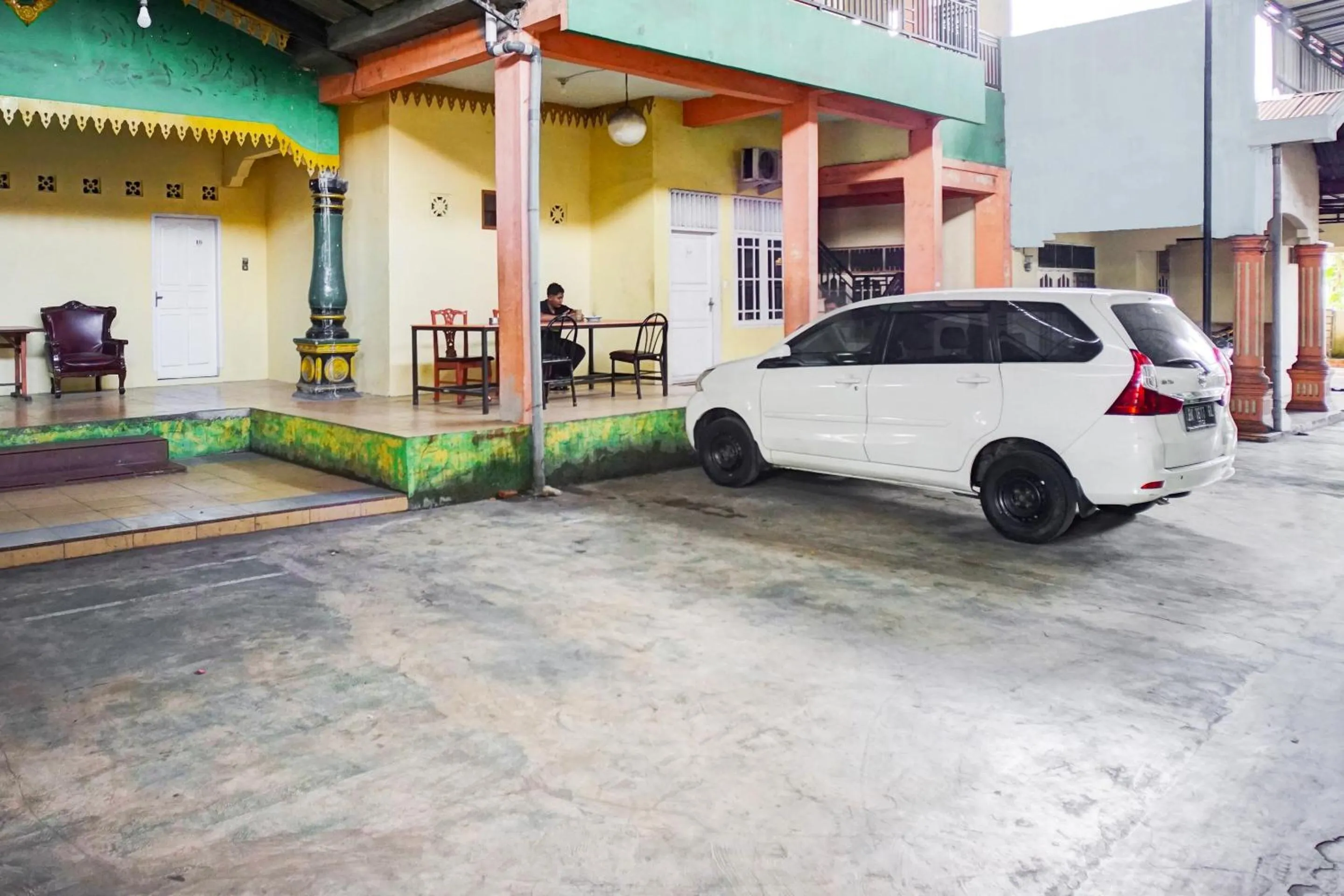 Facade/entrance in Hotel O Home Stay Kembar Syariah
