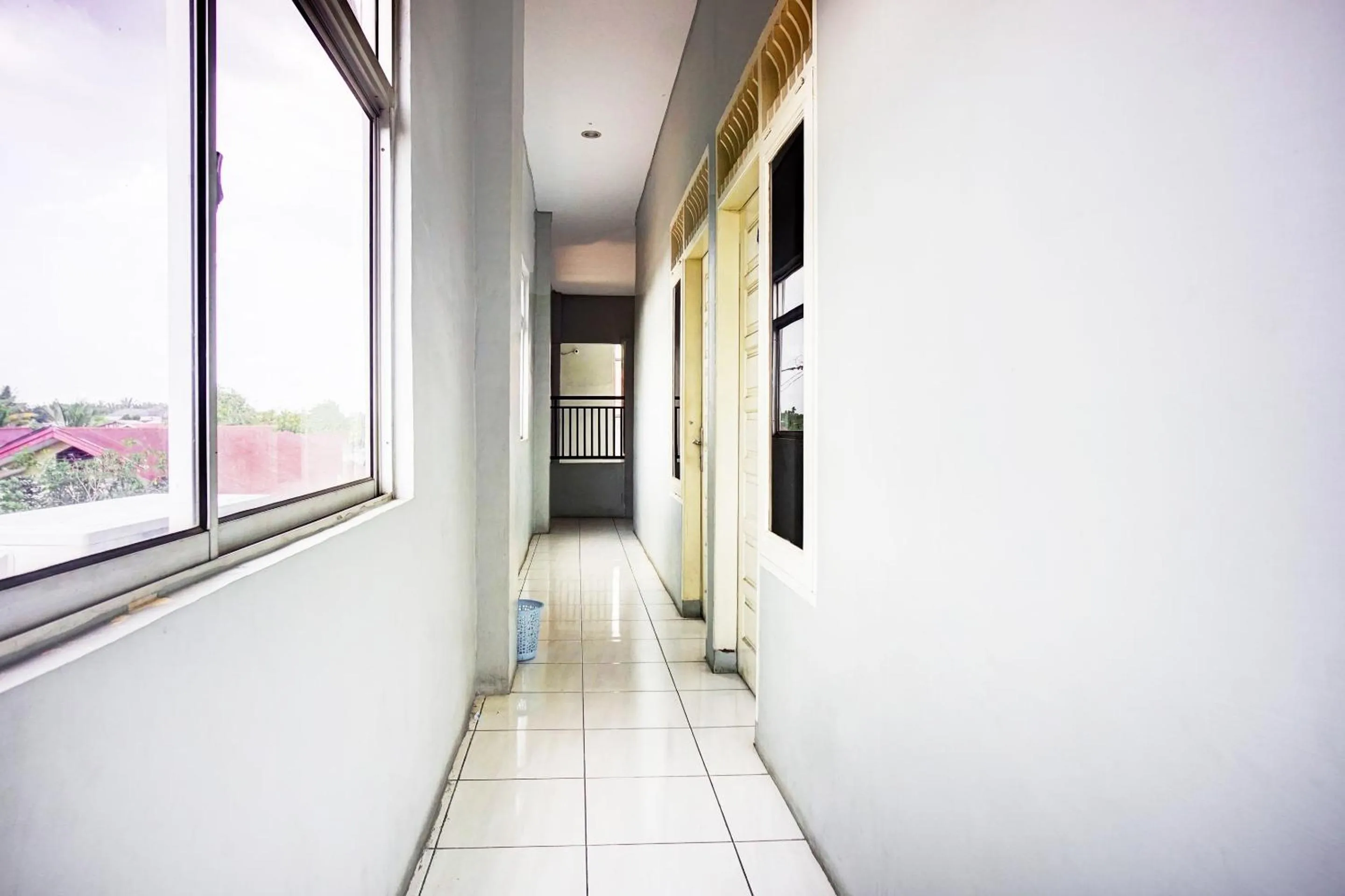 Lobby or reception in Hotel O Home Stay Kembar Syariah