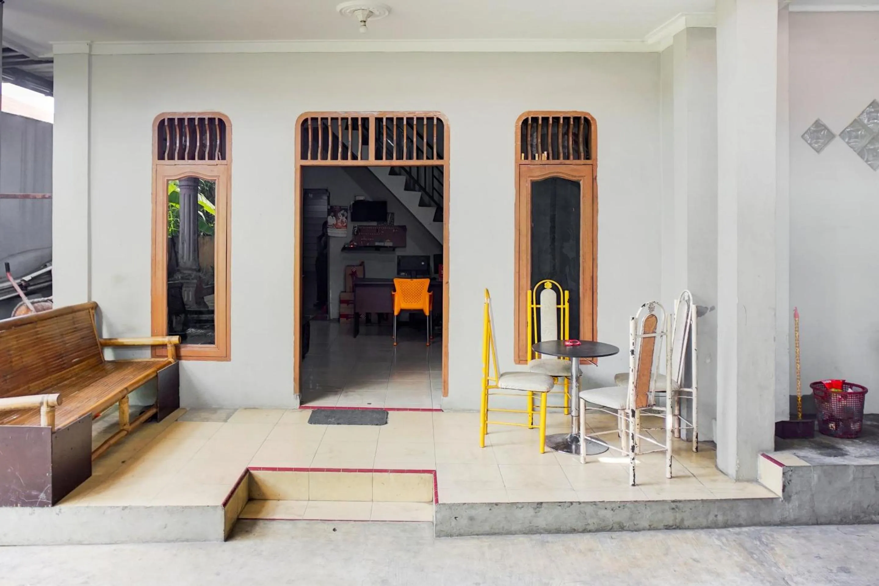 Lobby or reception in Hotel O Home Stay Kembar Syariah