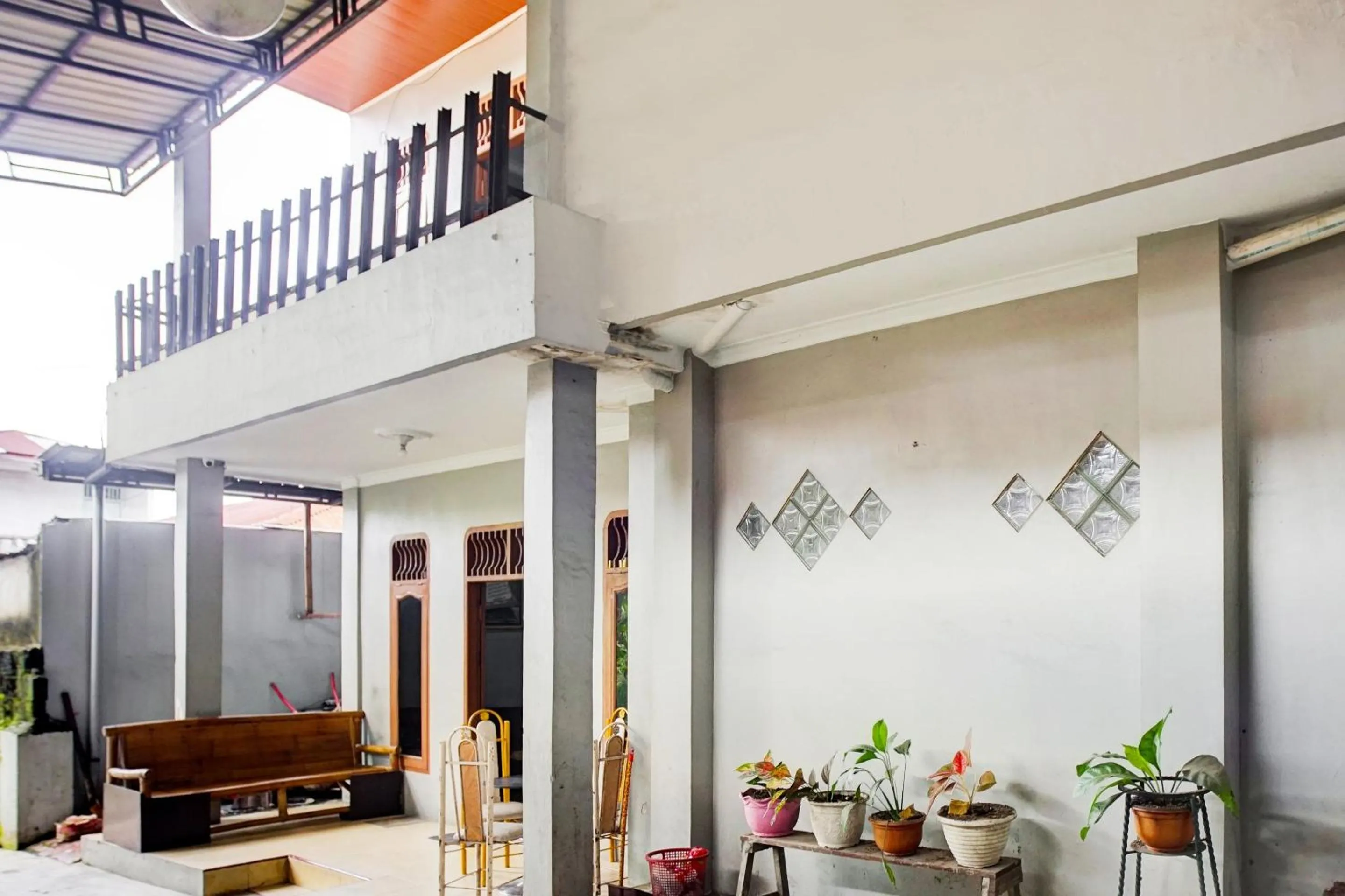 Lobby or reception in Hotel O Home Stay Kembar Syariah