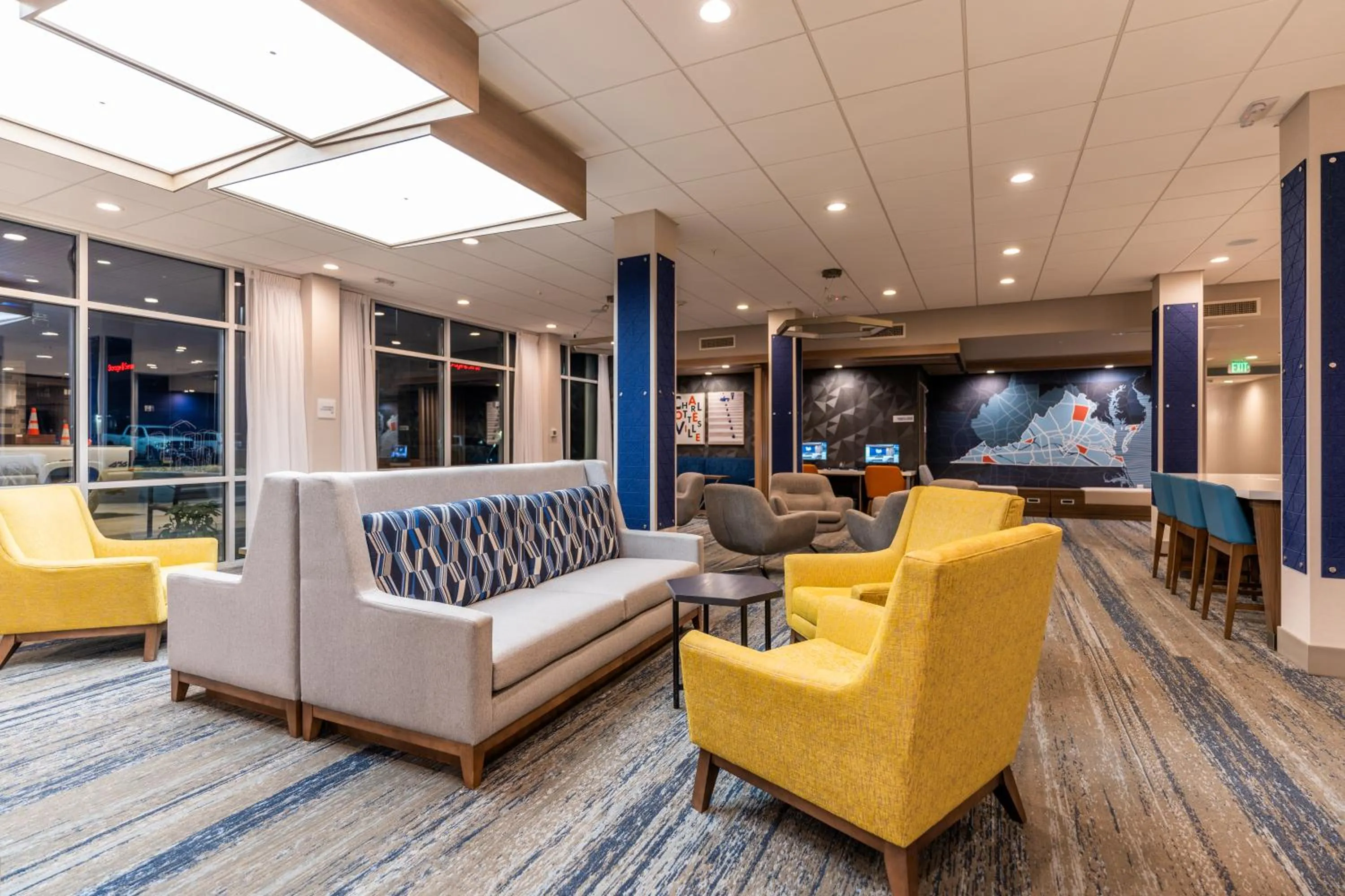 Lobby or reception in Holiday Inn Express & Suites Charlottesville by IHG