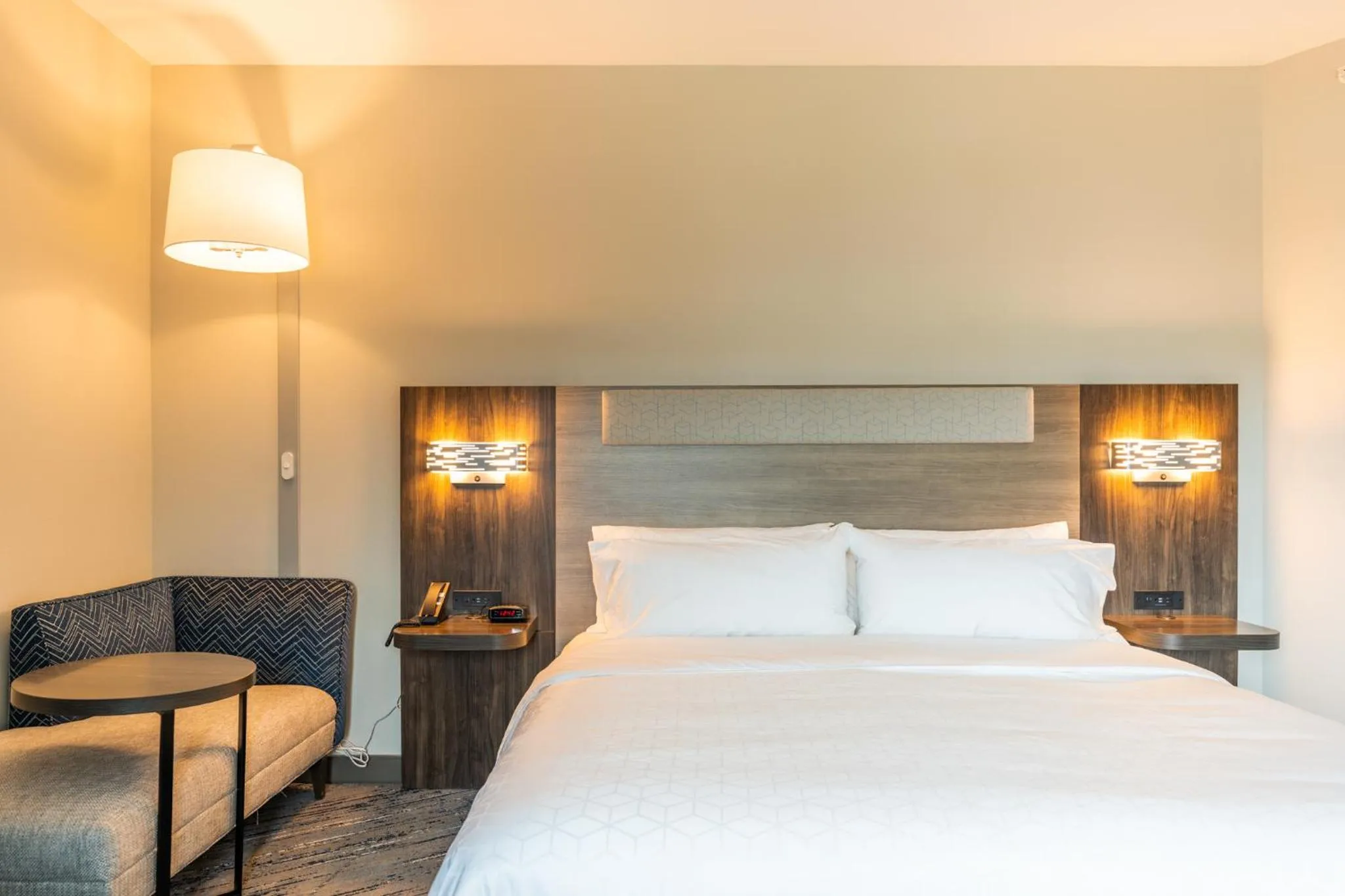 Bedroom, Bed in Holiday Inn Express & Suites Charlottesville by IHG