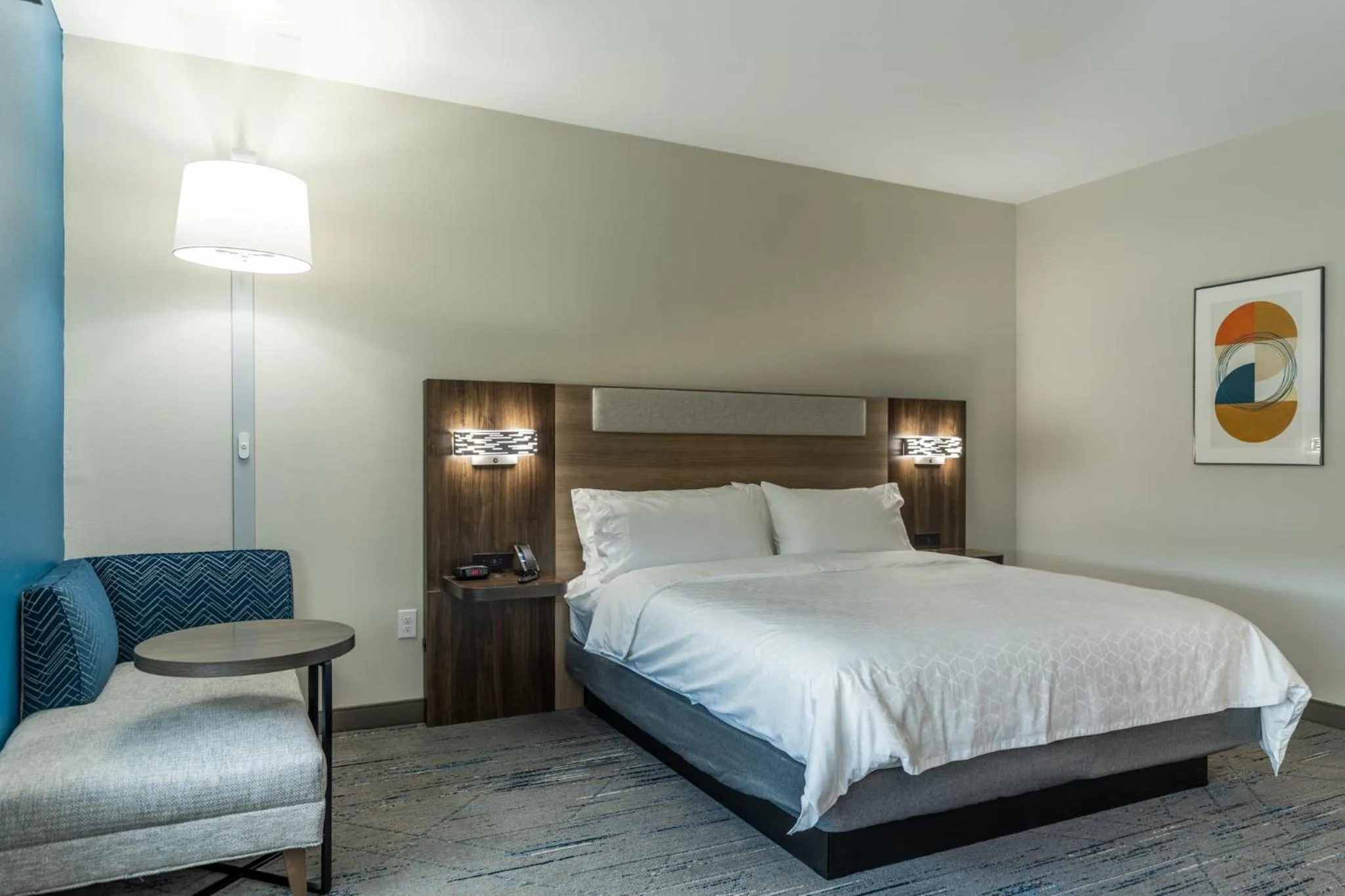 Photo of the whole room, Bed in Holiday Inn Express & Suites Charlottesville by IHG