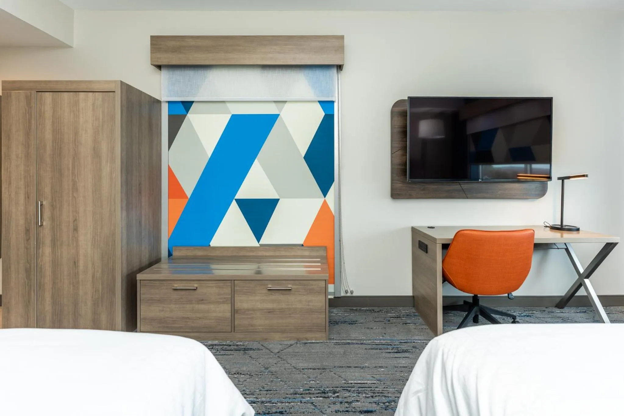 TV and multimedia, Bed in Holiday Inn Express & Suites Charlottesville by IHG