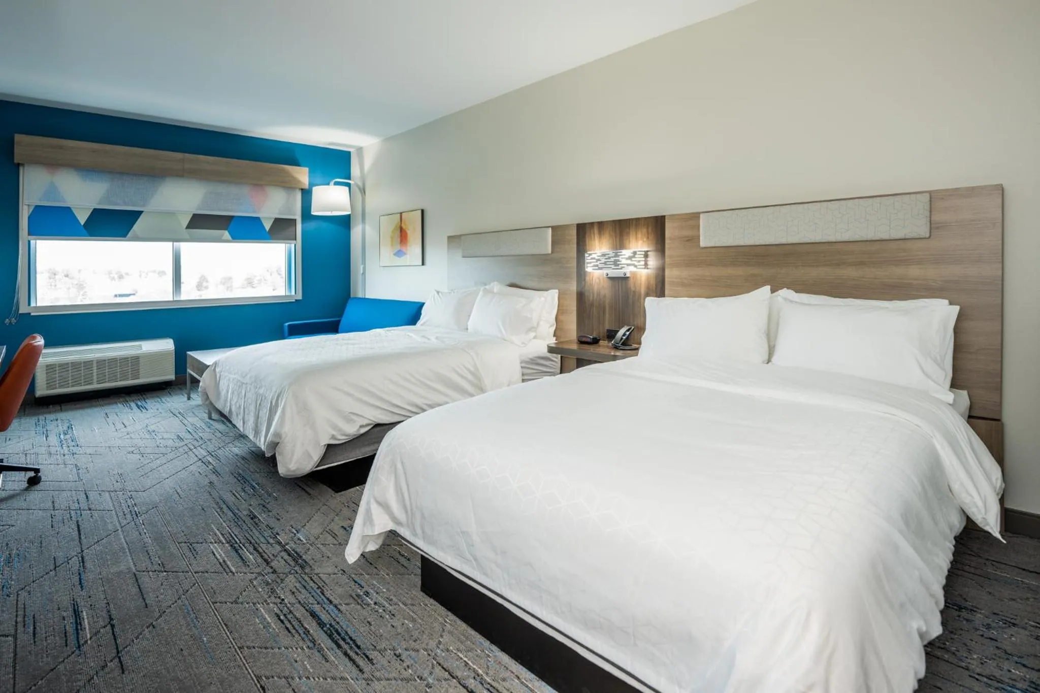 Photo of the whole room, Bed in Holiday Inn Express & Suites Charlottesville by IHG