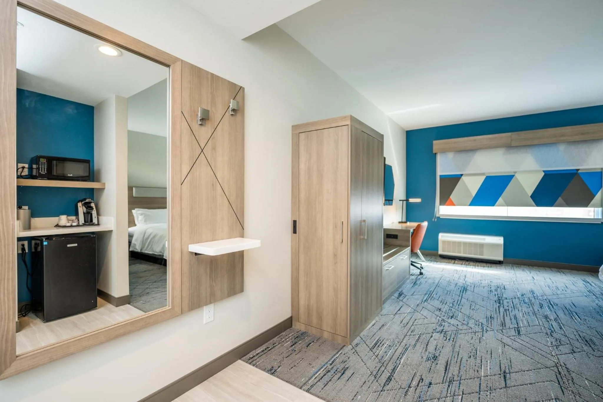 Bedroom, Bed in Holiday Inn Express & Suites Charlottesville by IHG
