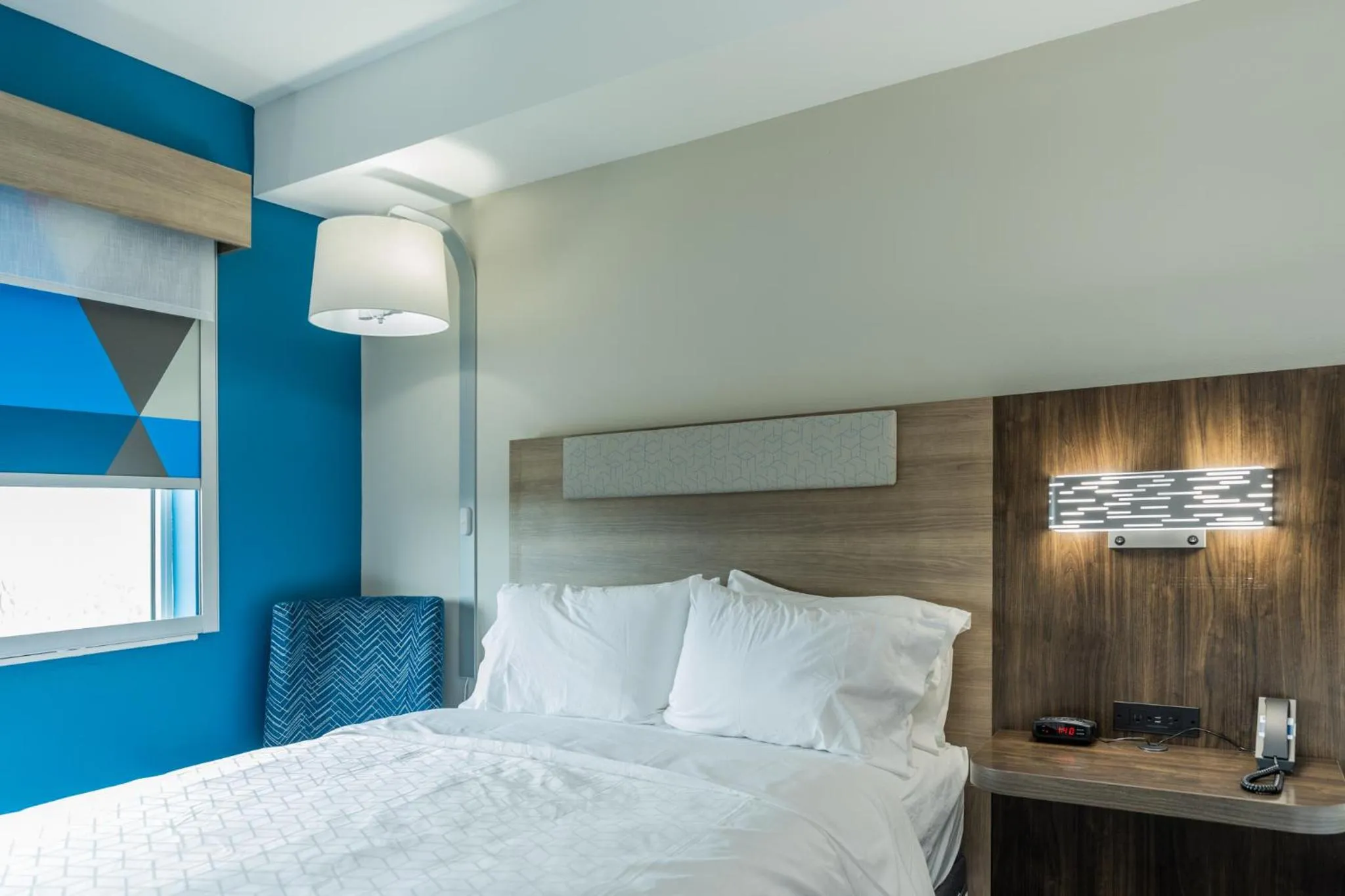 Photo of the whole room, Bed in Holiday Inn Express & Suites Charlottesville by IHG